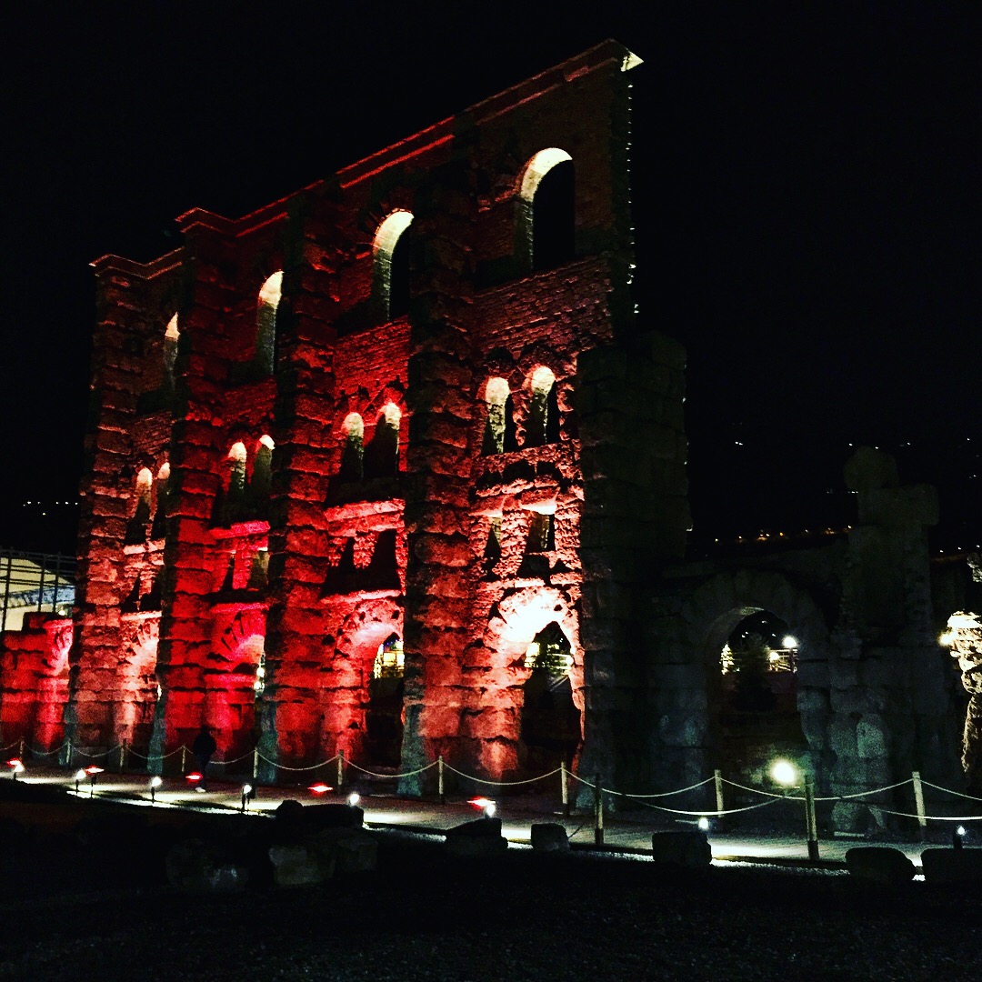 Luci e colori sul teatro romano di Aosta