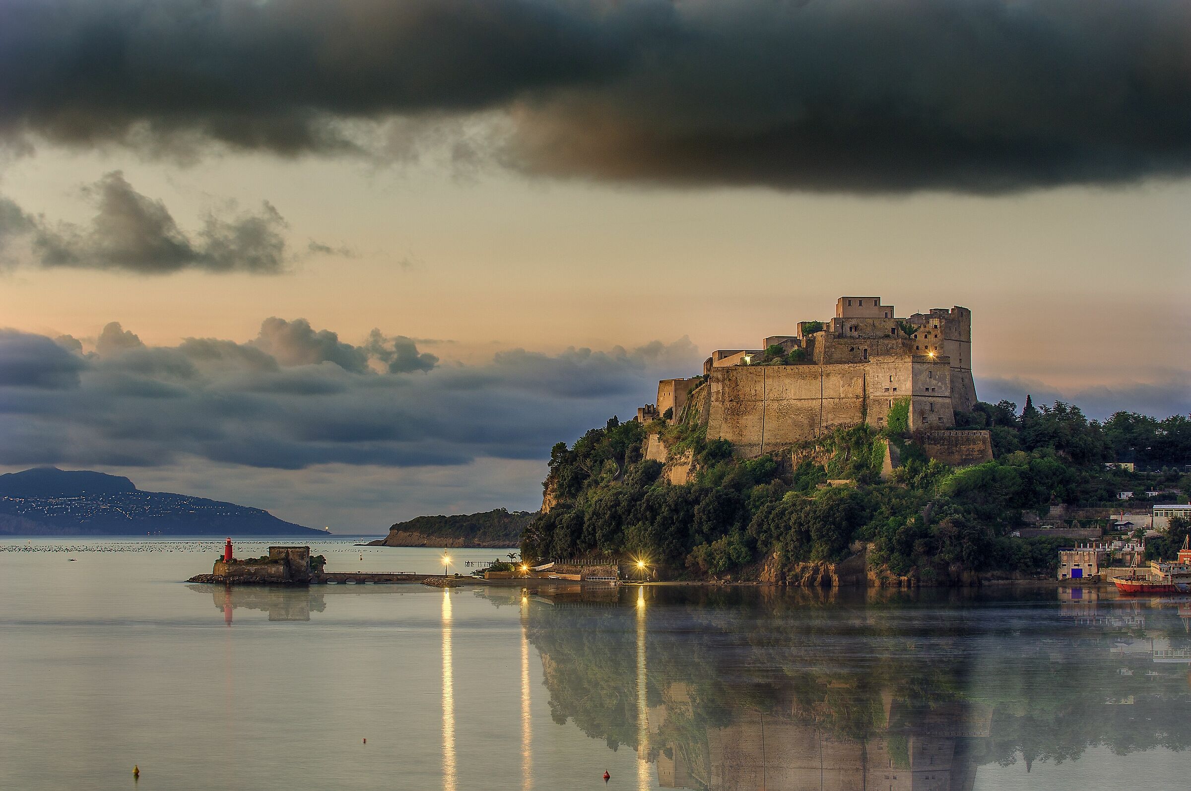 Aragonese Castle, Bay