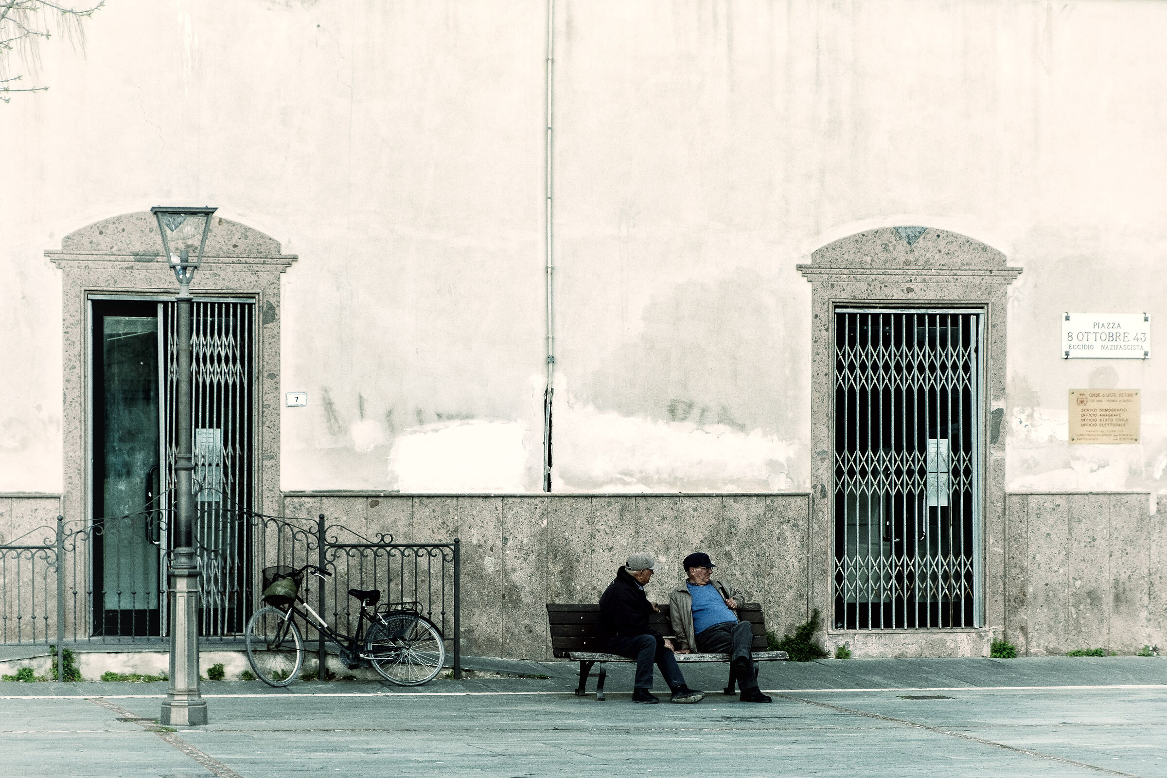 Nella piazza del Municipio