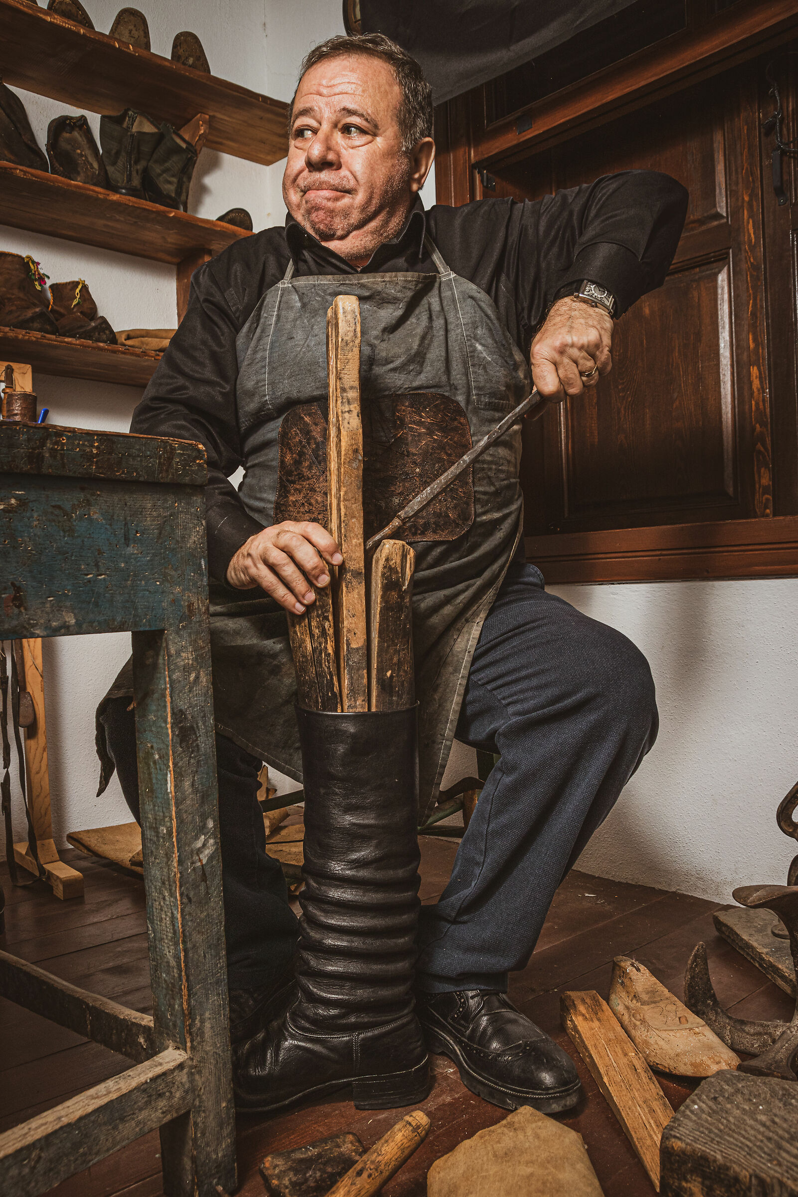Bendy boot maker
