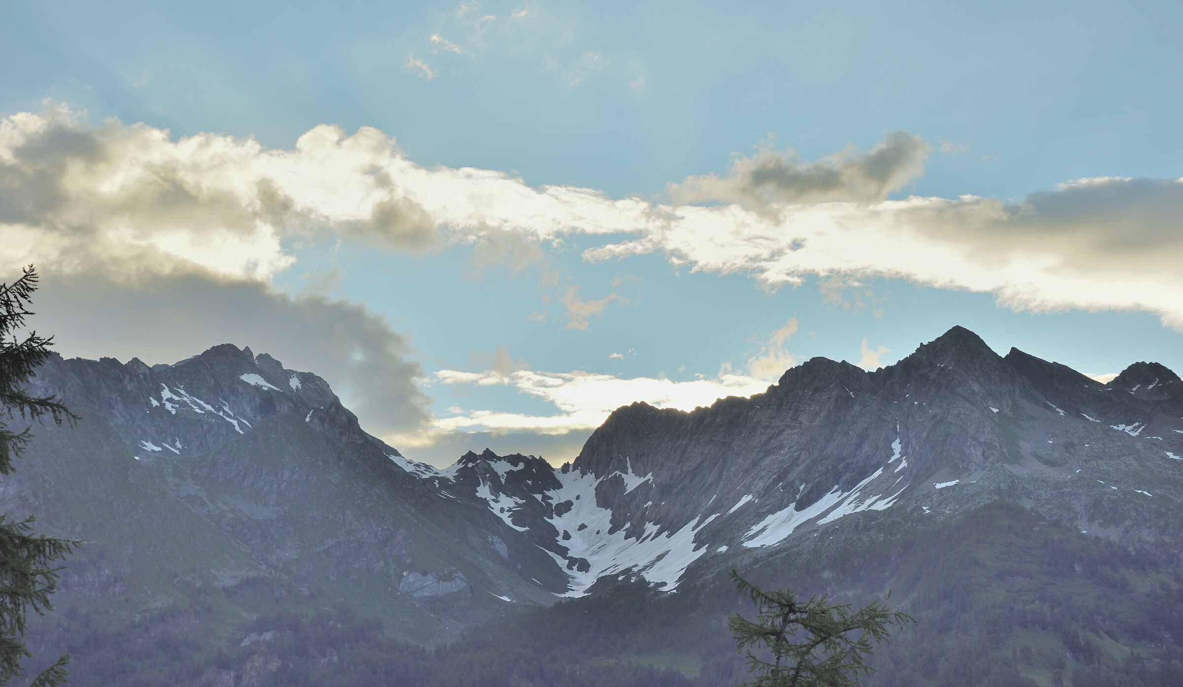 salendo da Canza verso il rif.Vannino