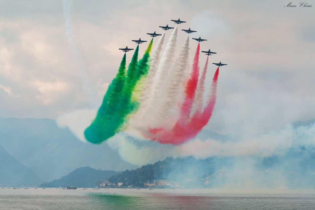 Tricolor arrows color Lake Como.....