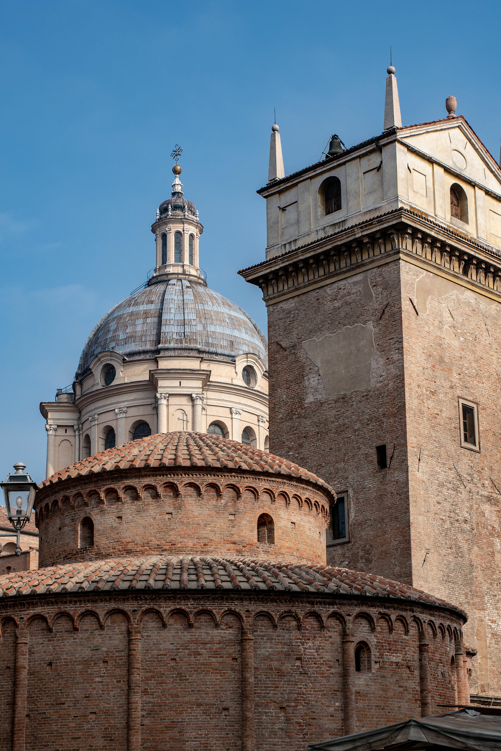 Dietro alla "Rotonda"