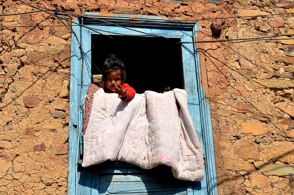 Bambina alla finestra