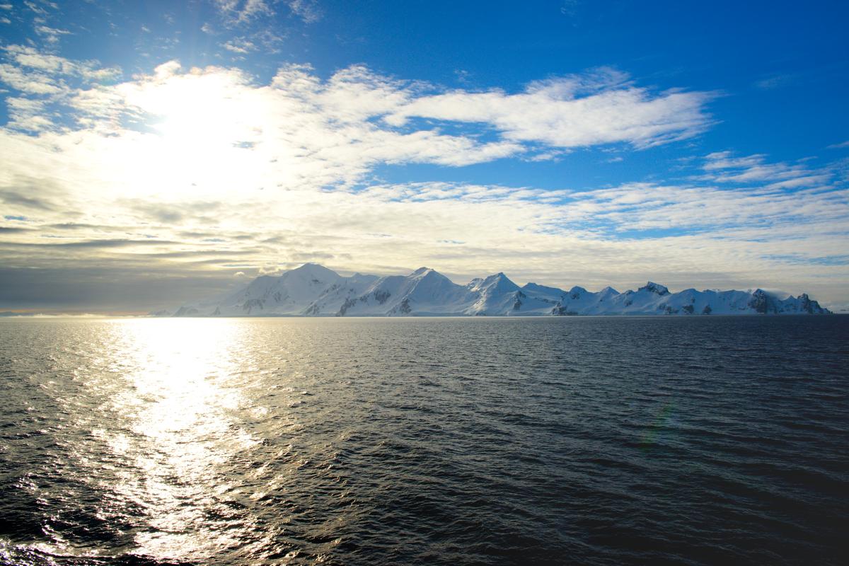 Baia soleggiata al Tramonto