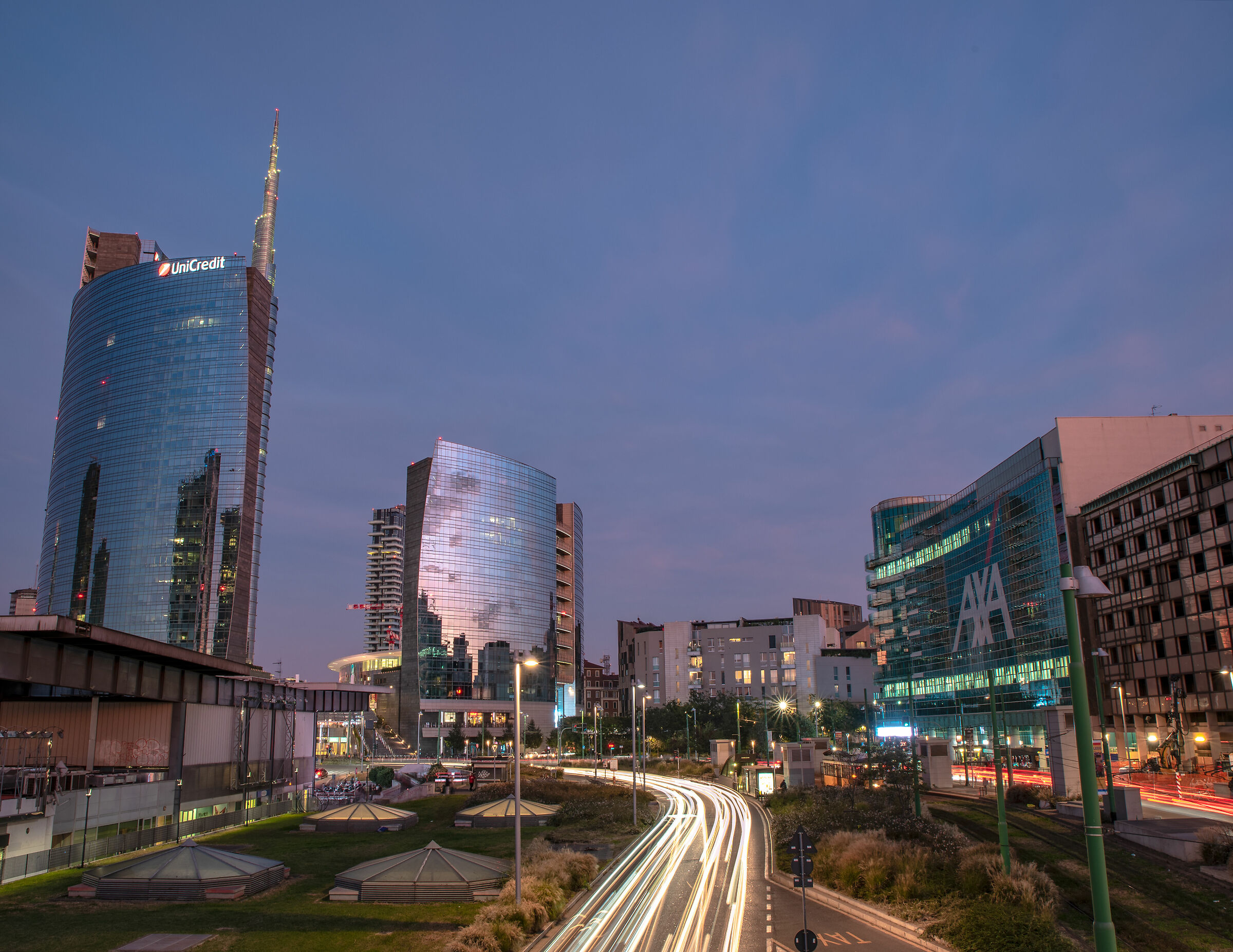 Piazza Gae Aulenti, blue hour