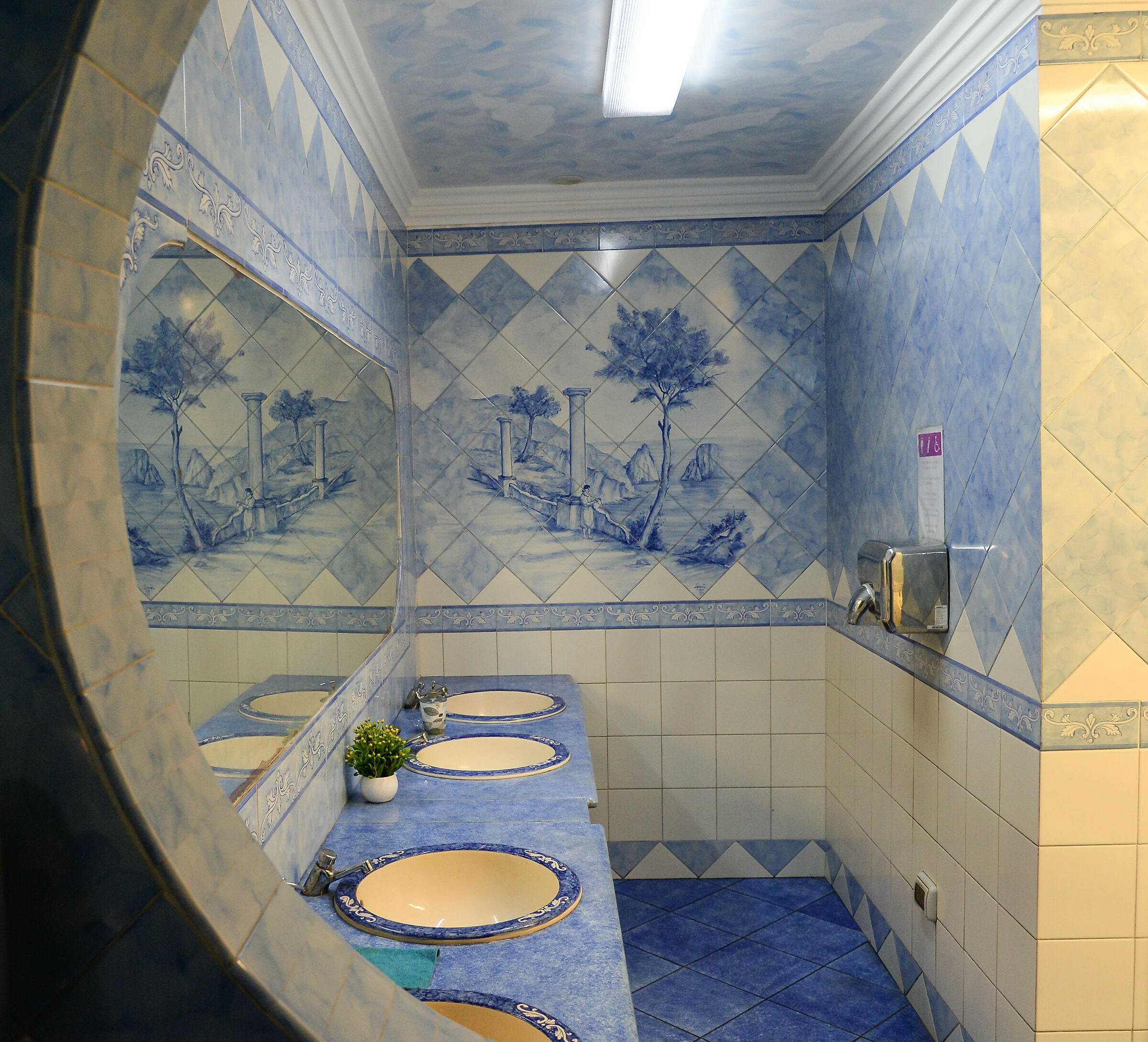 Capri, a public toilet