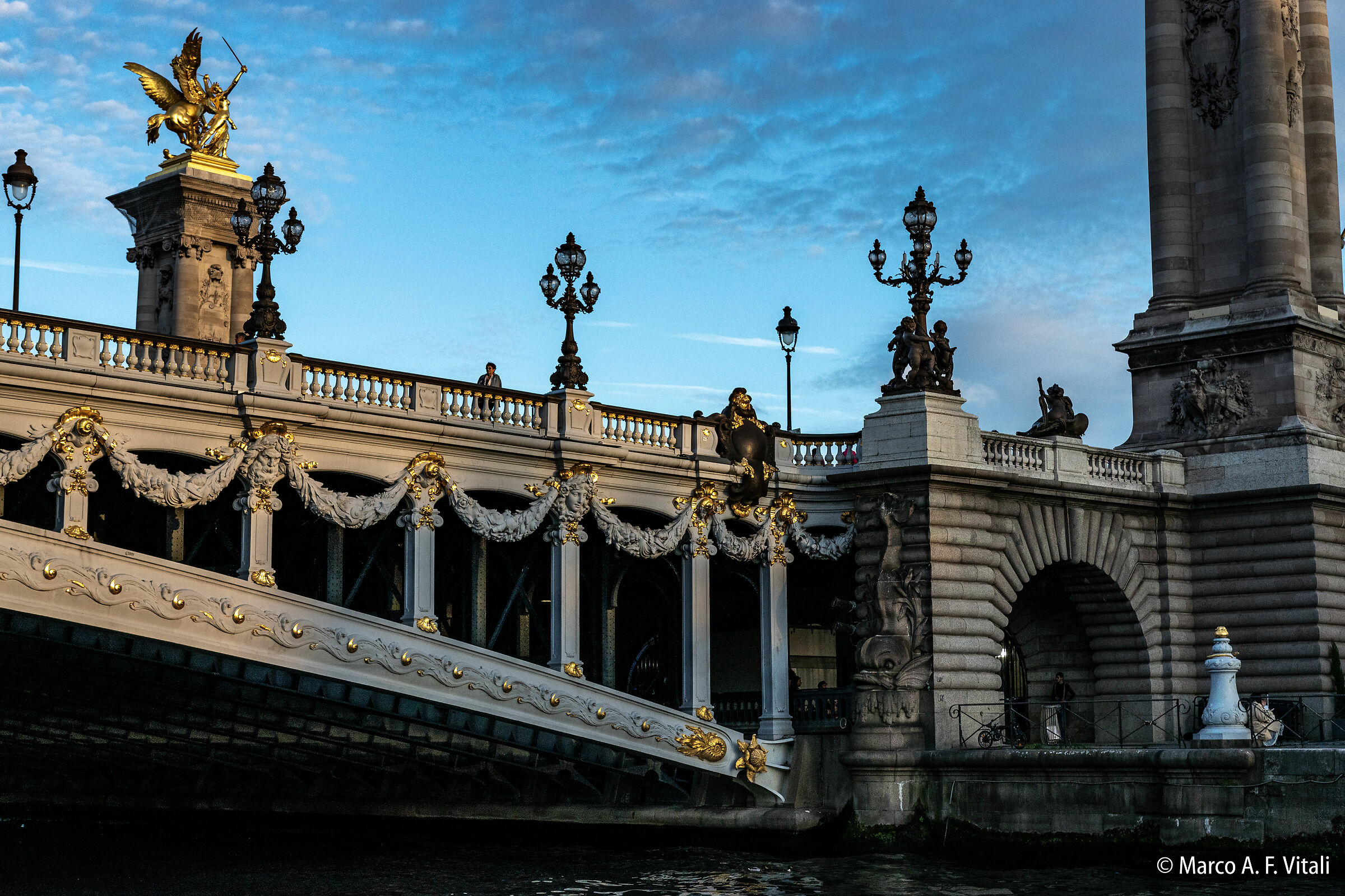 Pont Alexandre III, 2