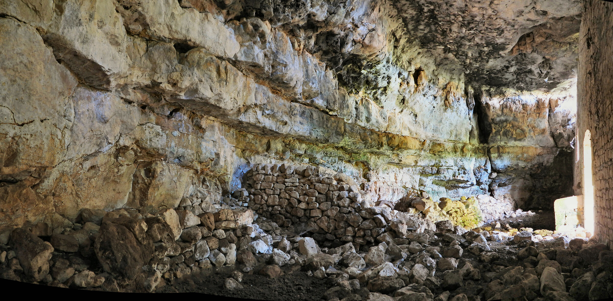 Riparo sottoroccia del paleolitico
