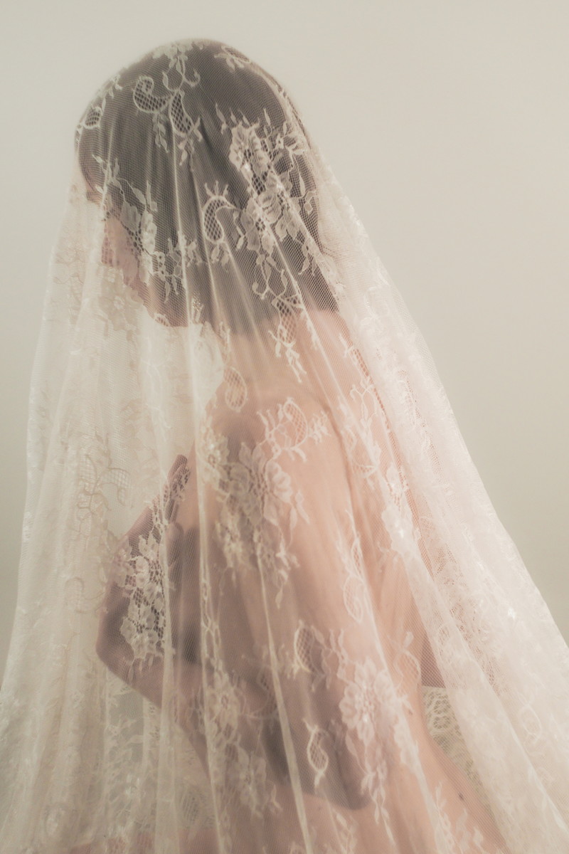 Veiled nude
