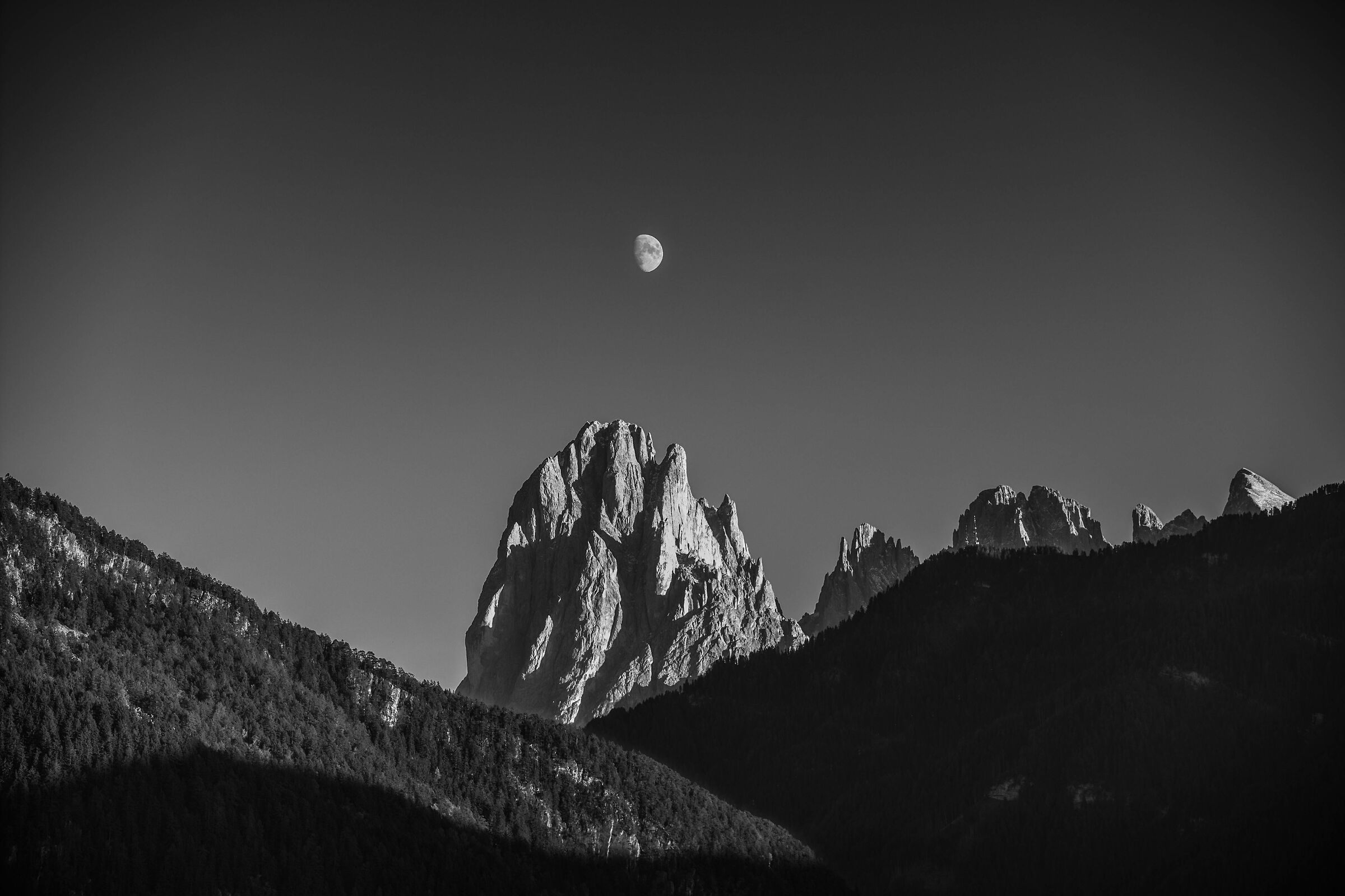 Sassolungo and the Moon