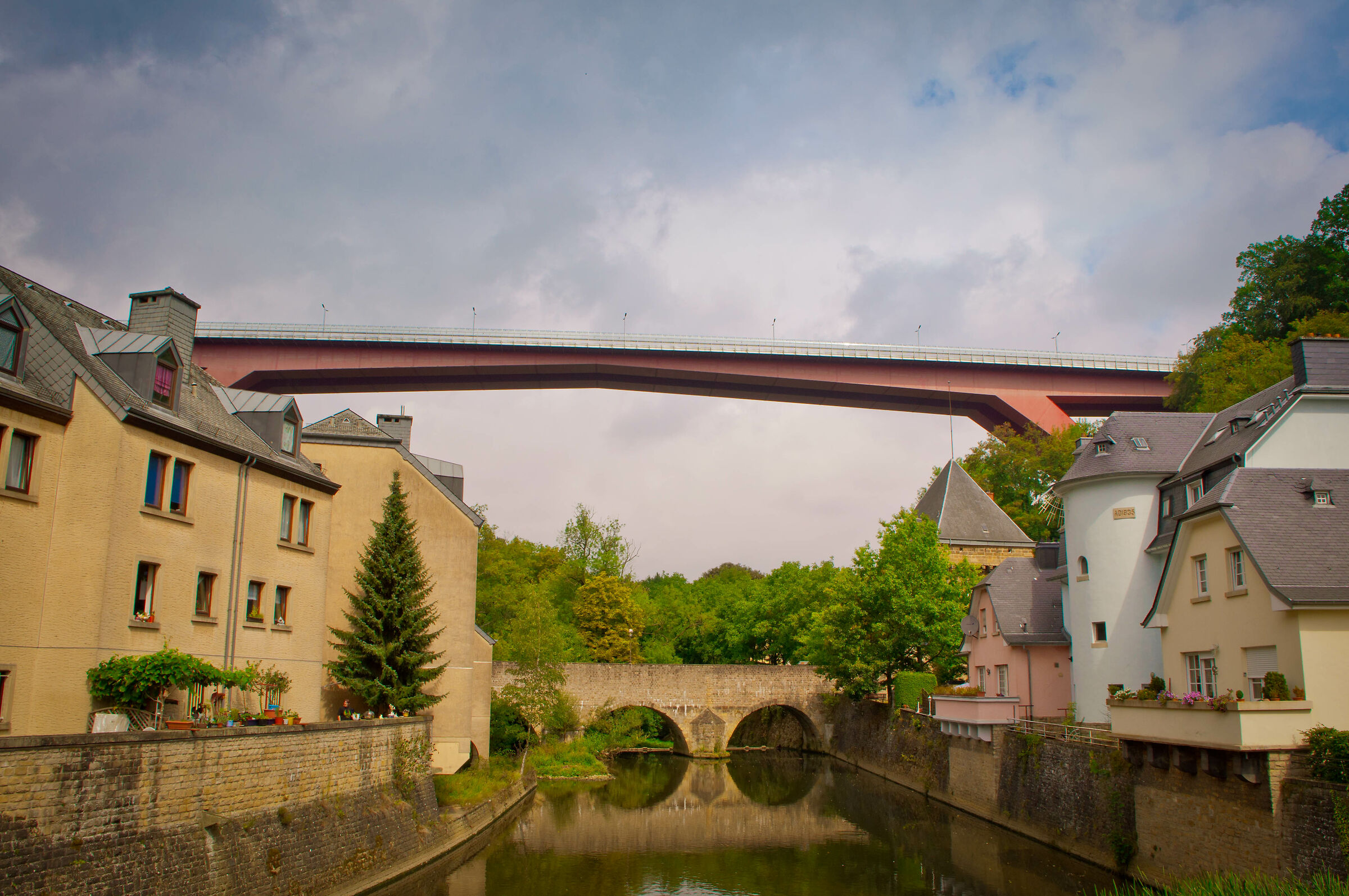 Lussemburgo (Il ponte rosso visto da Clausen)