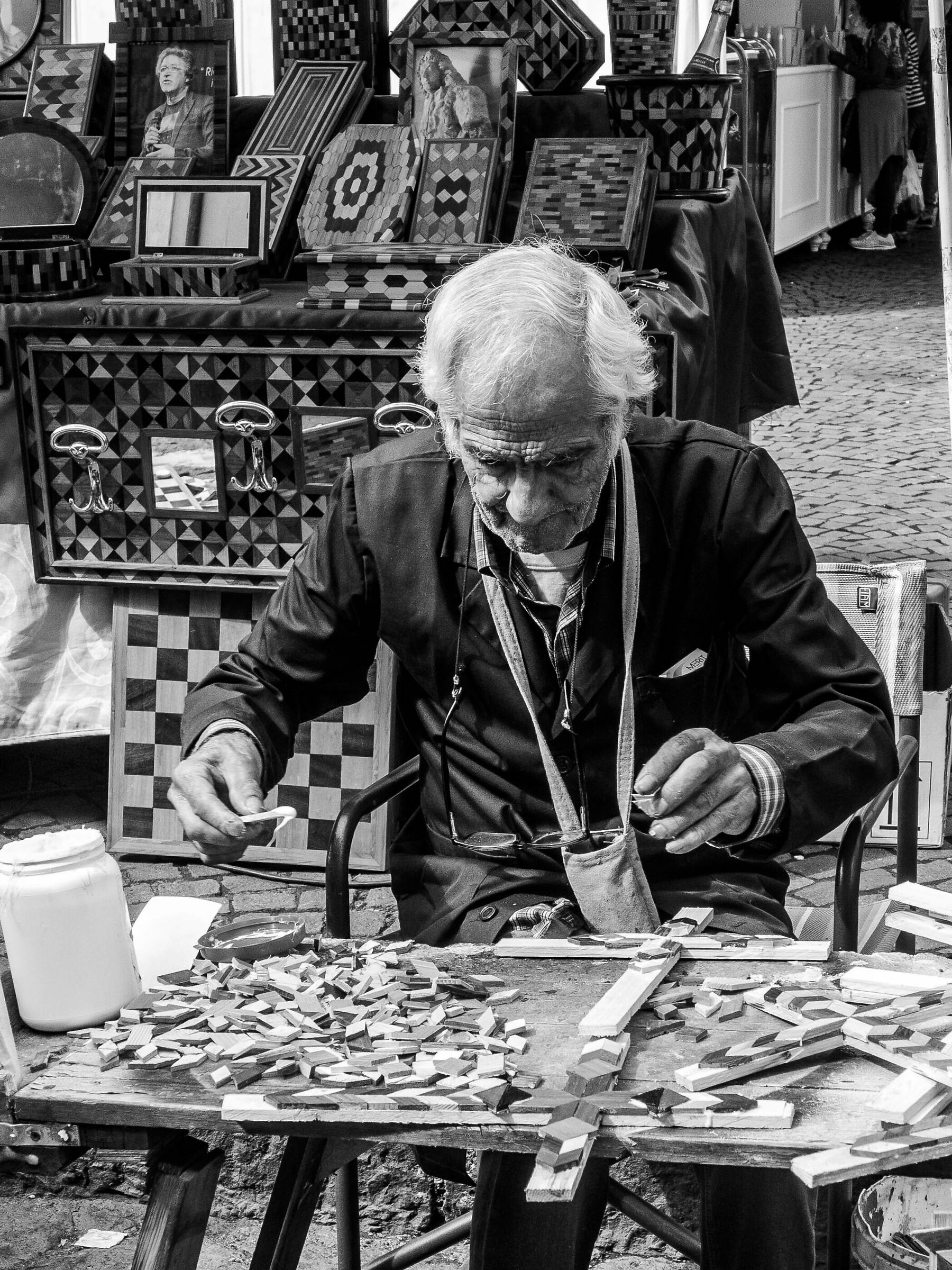 L'intarsiatore e il suo lavoro