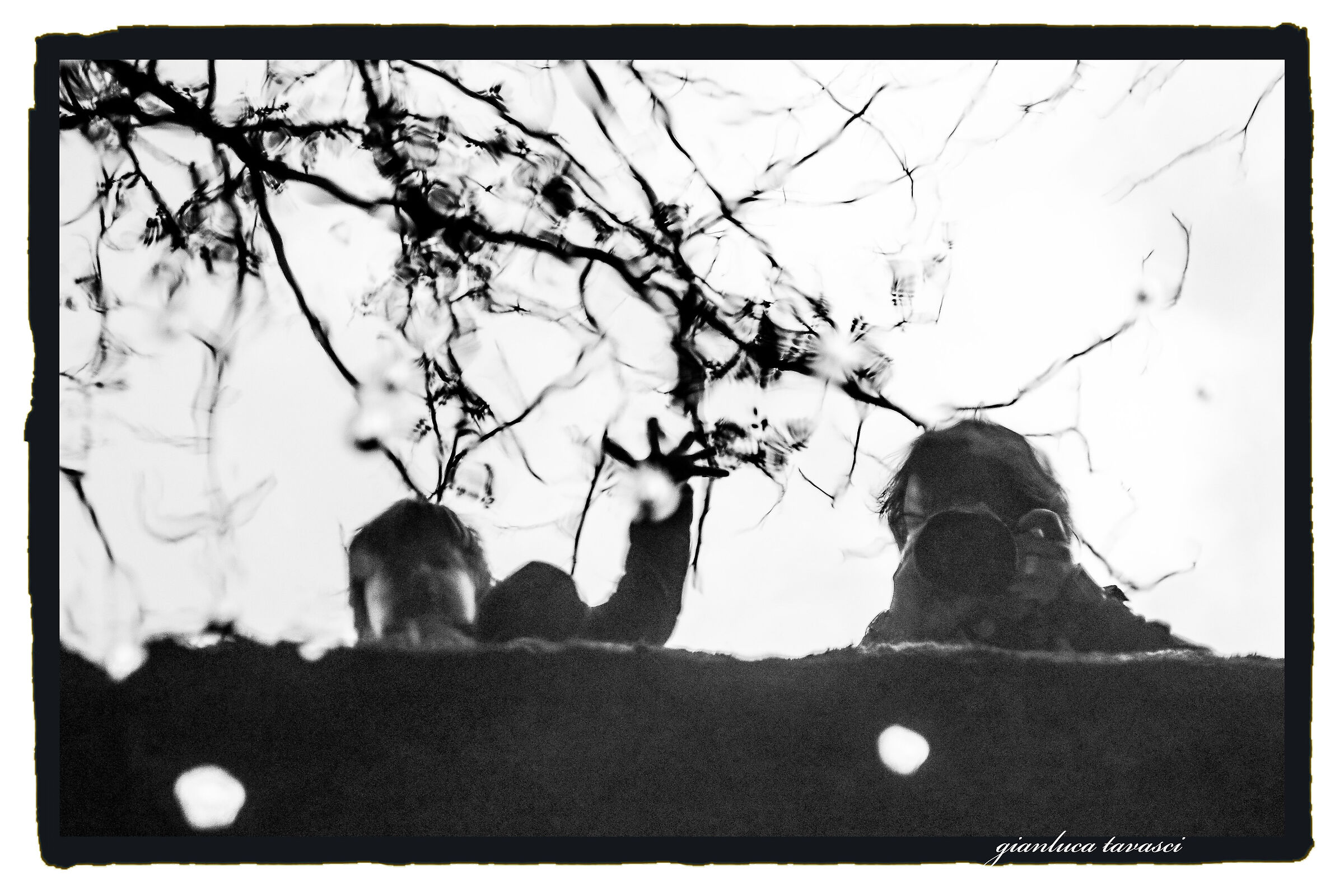 Guardando  giù dal ponte