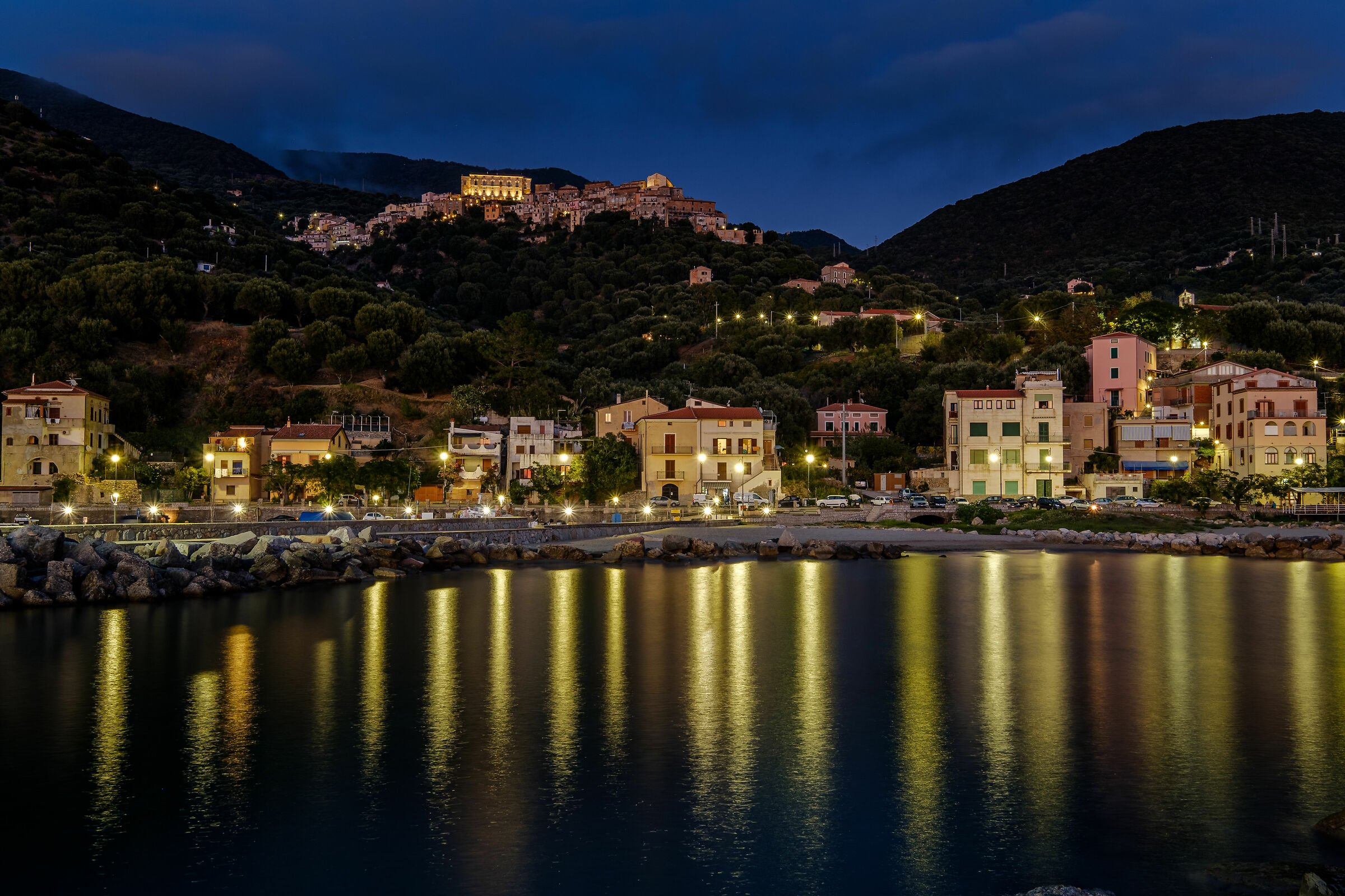 Between the sky and the sea...