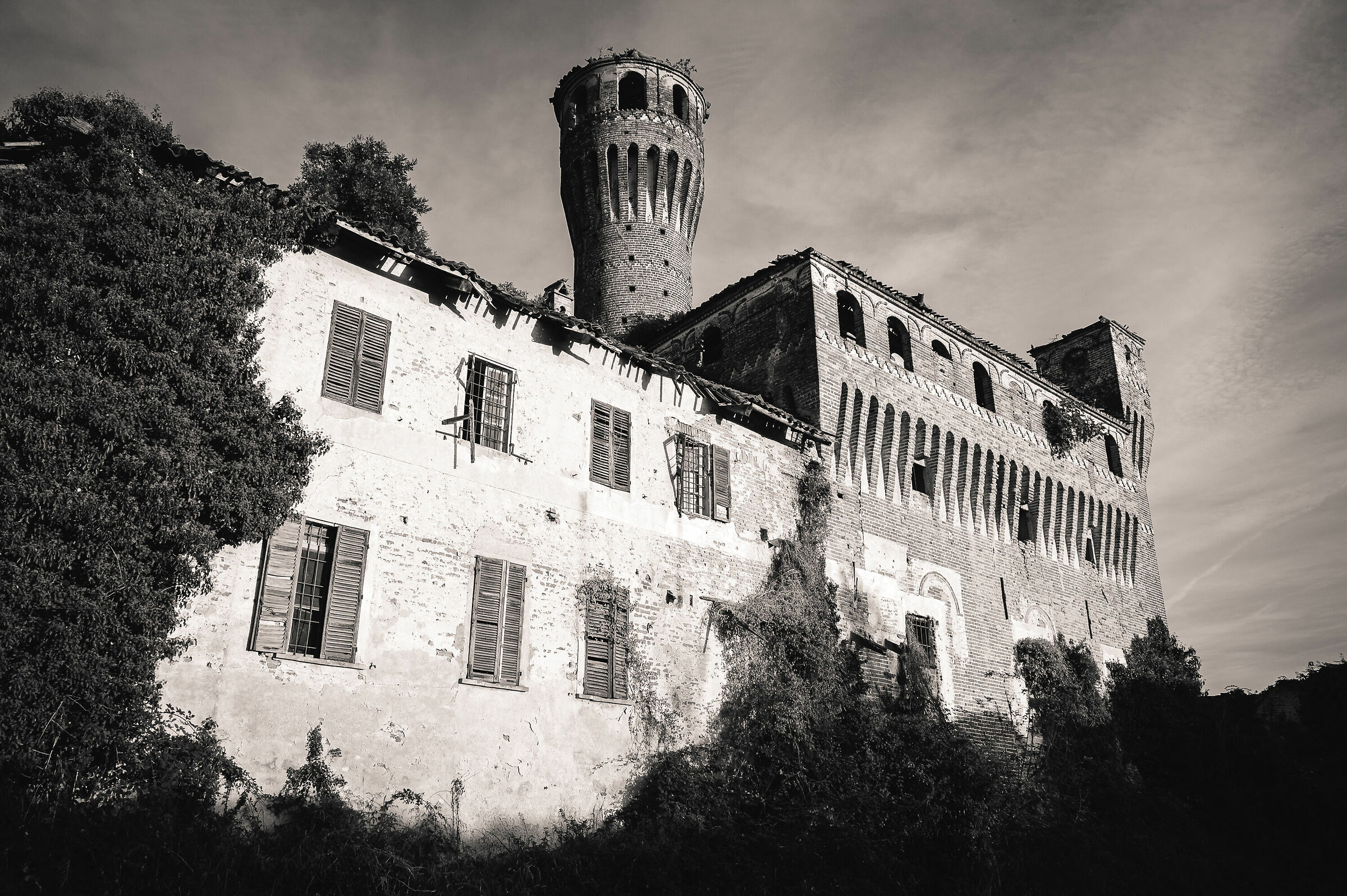 Il castello in rovina di Vettignè.