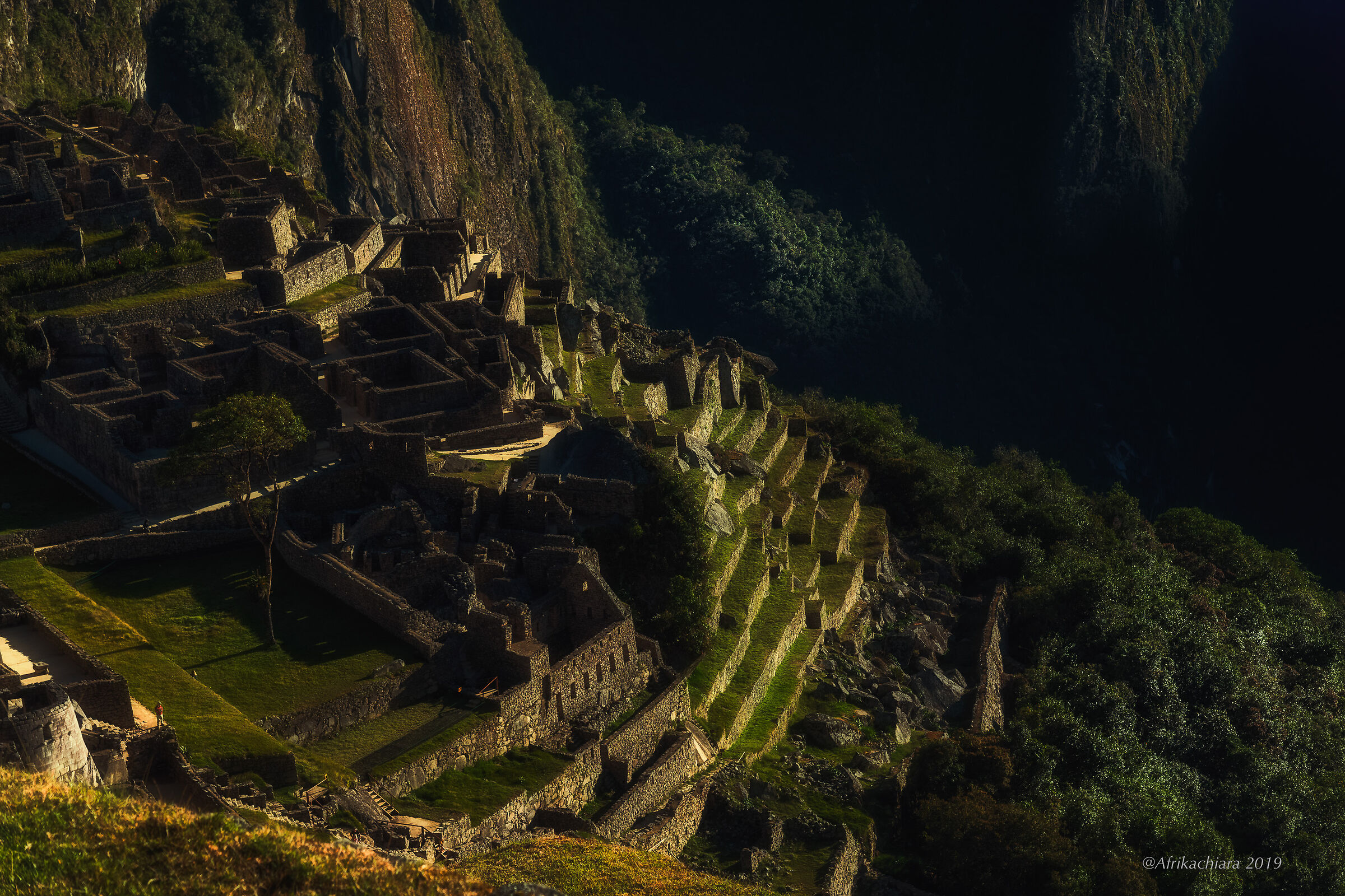Prime luci su Machu Pichu