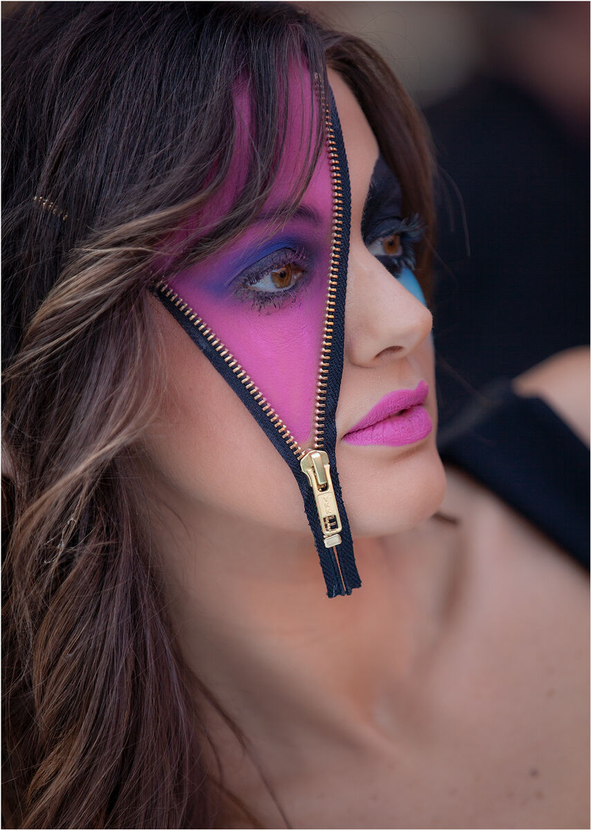 Una cerniera sul viso