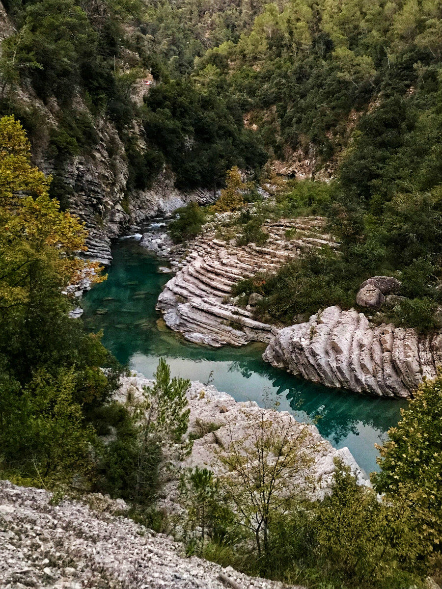 Autumn hints in the Roja Valley