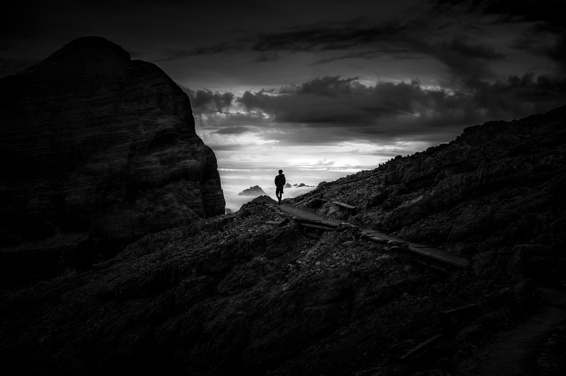 L'escursionista su di un mare di nebbia