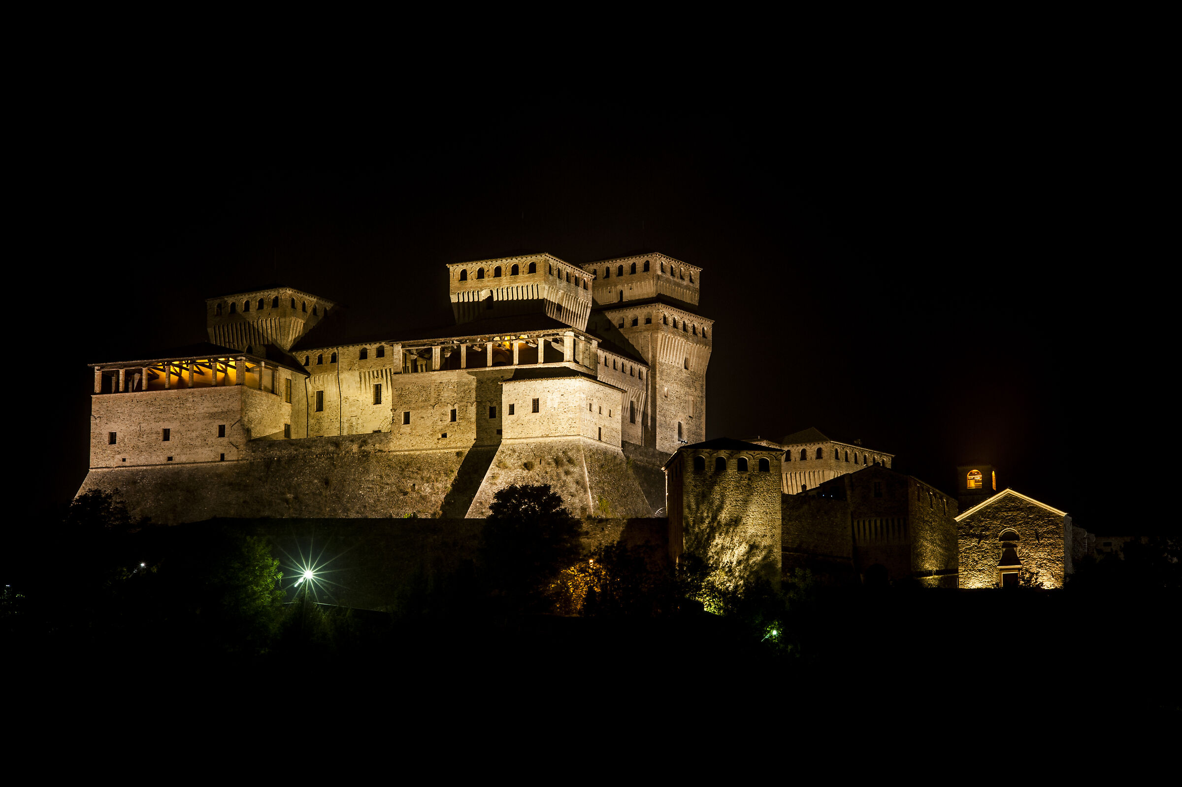 Torrechiara by night