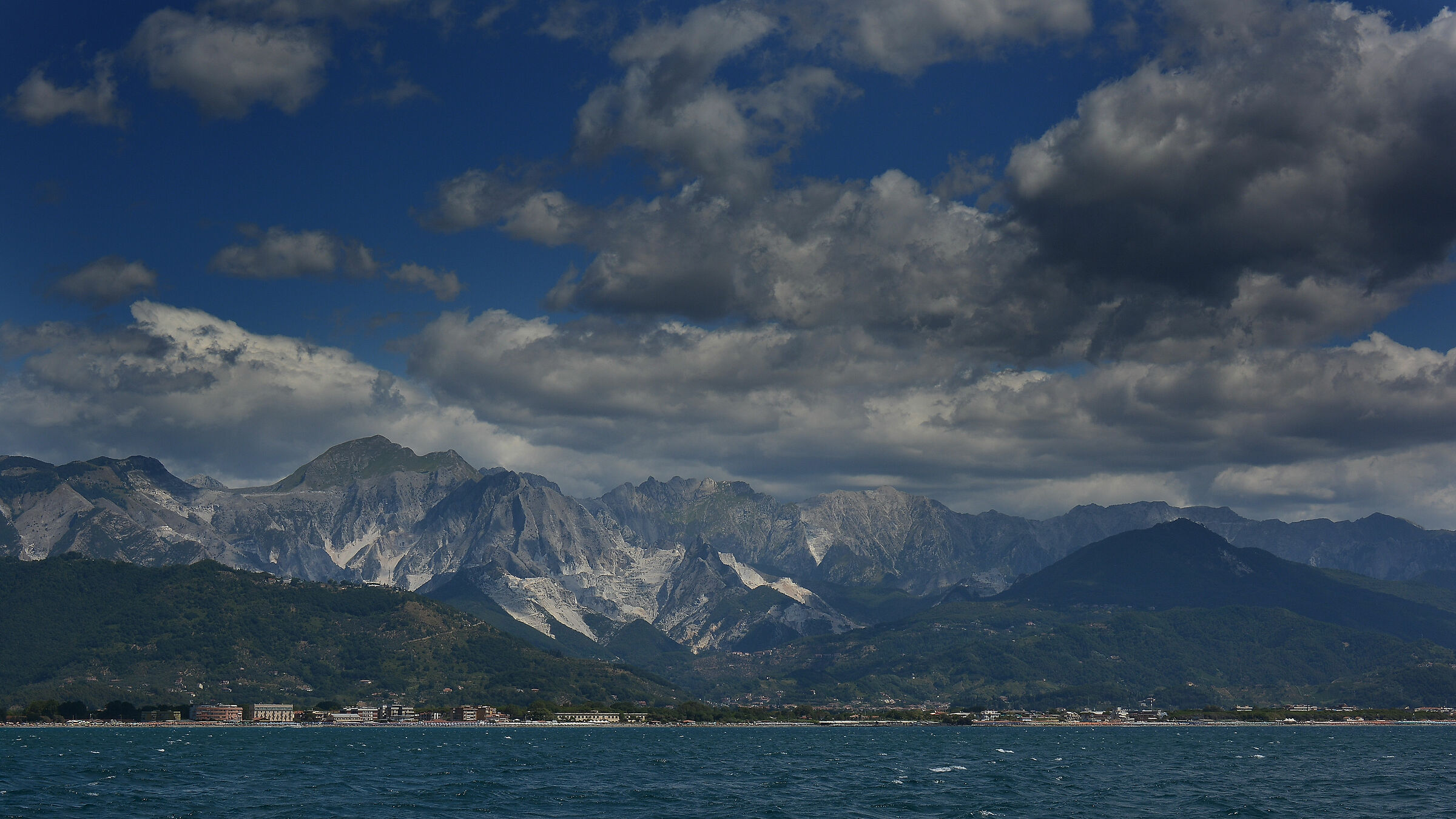 Cave di Carrara dal mare