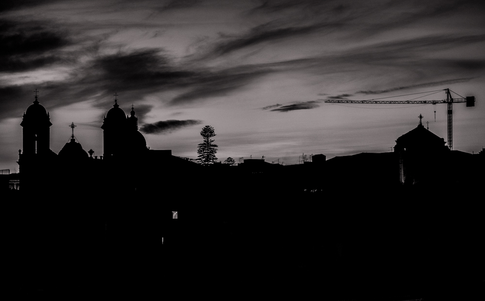 Silhouette: sunset on a diet of colors