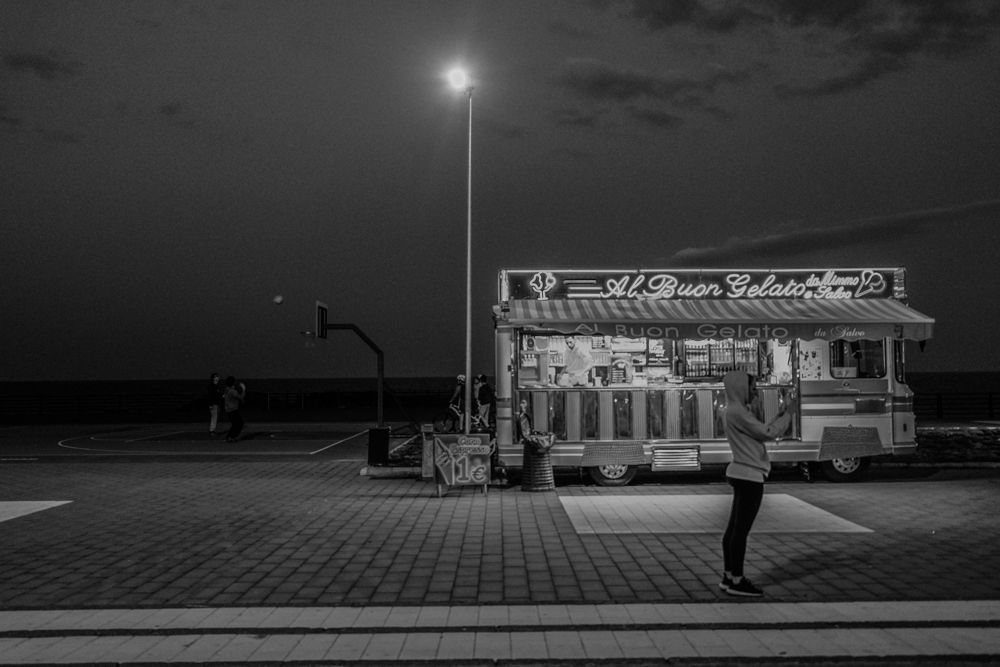 Leisure: a ball a selfie and a good ice cream