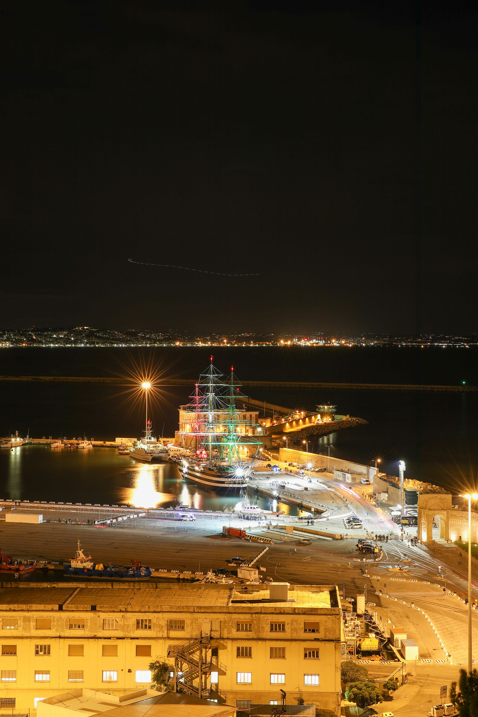 Nave Amerigo Vespucci al porto di Ancona