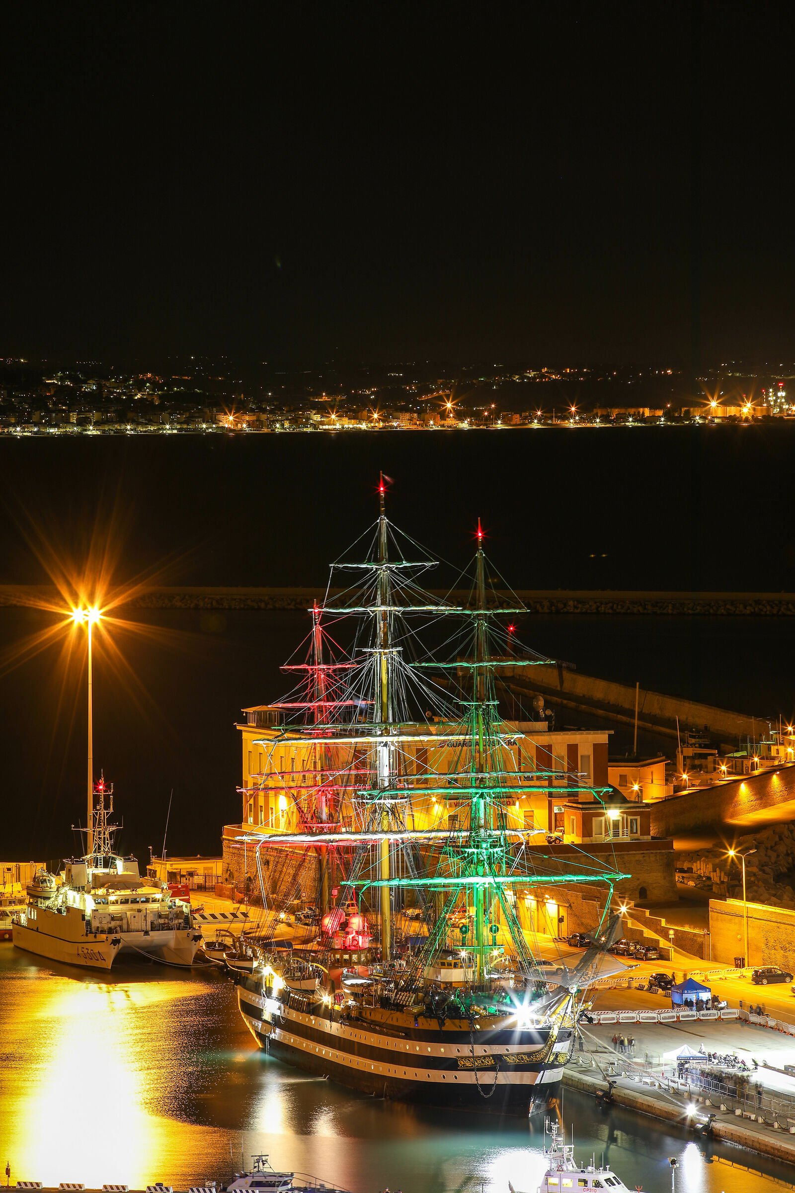 Nave Amerigo Vespucci al porto di Ancona