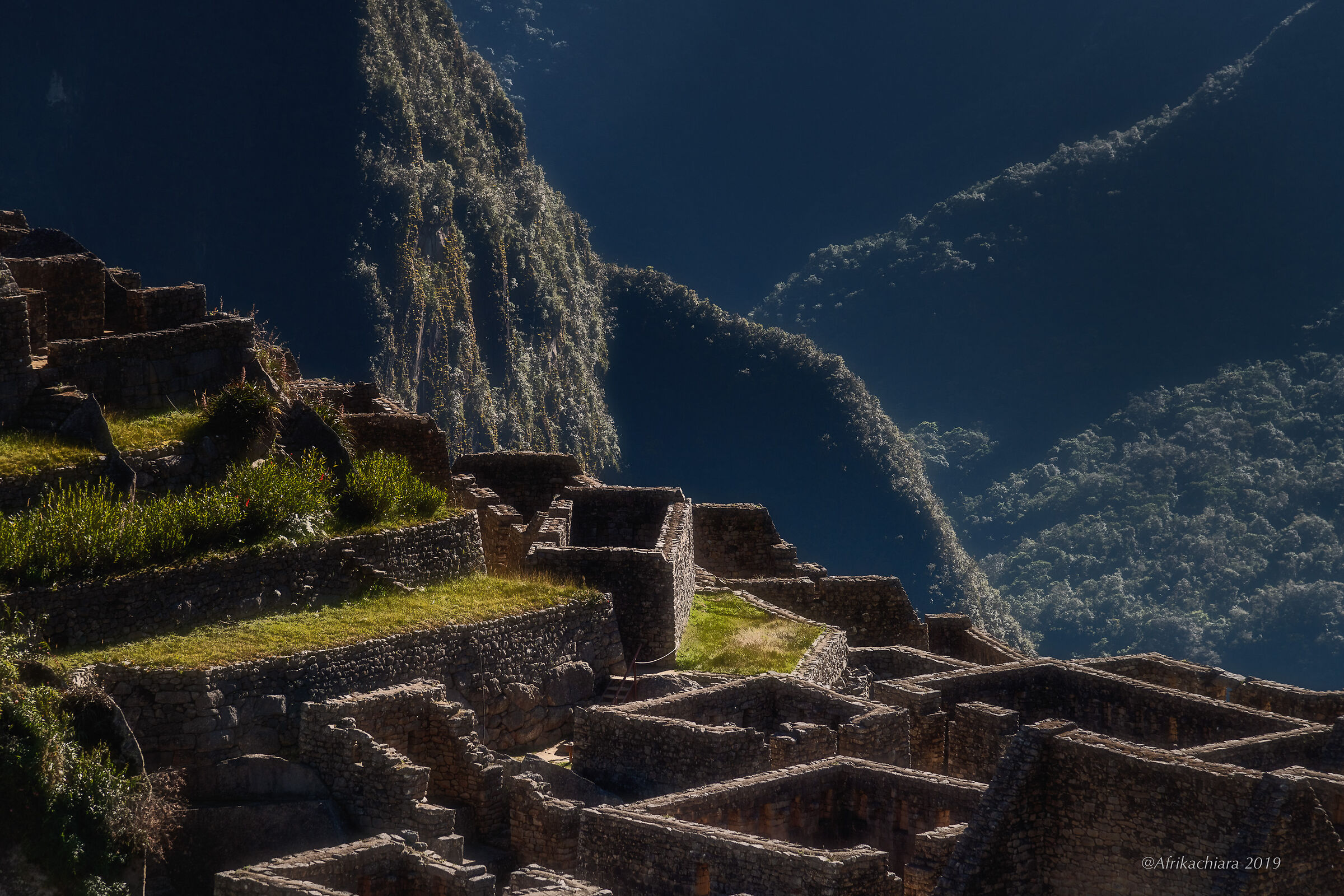 Prime luci su Machu Pichu