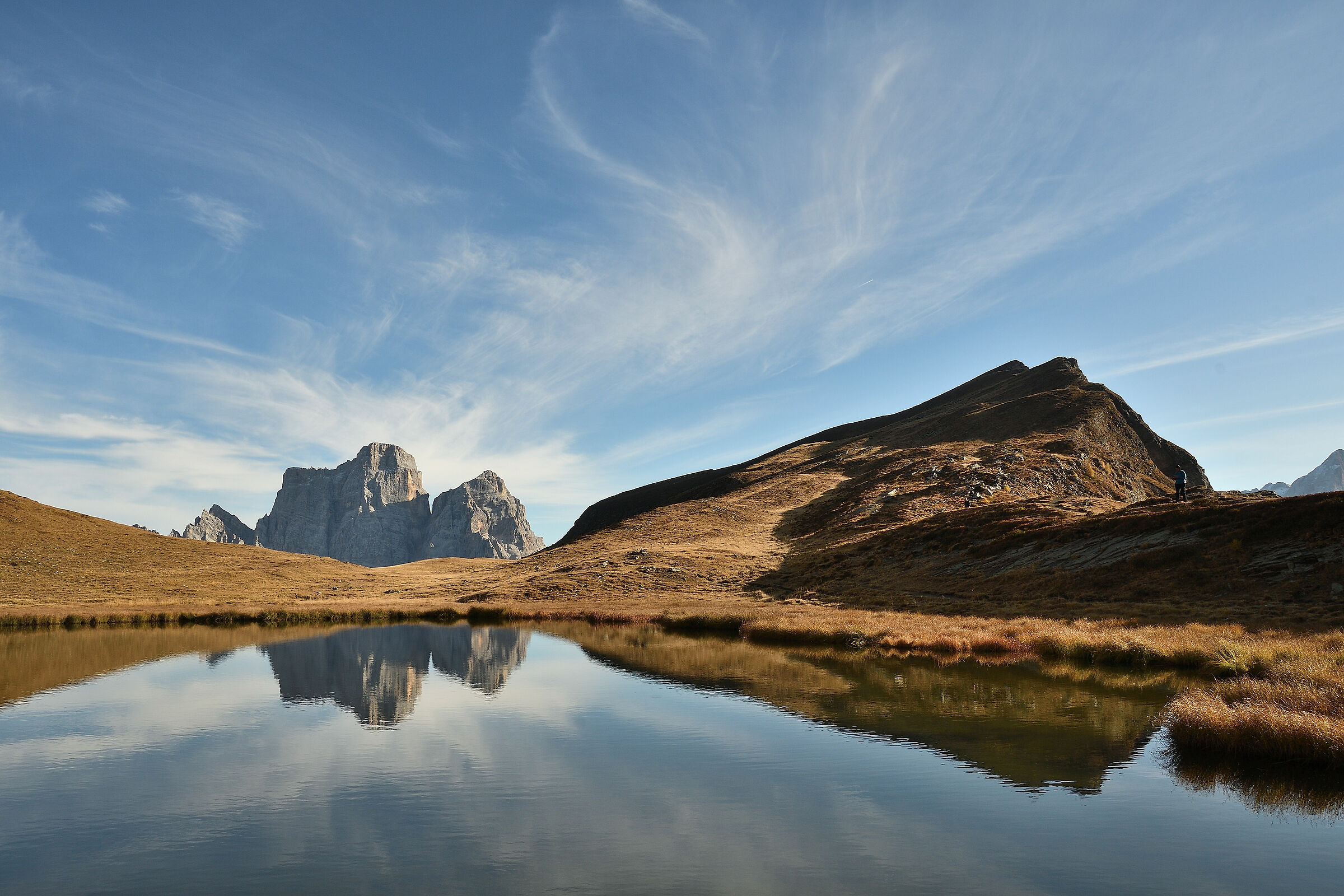 Lago di baste in veste autunnale