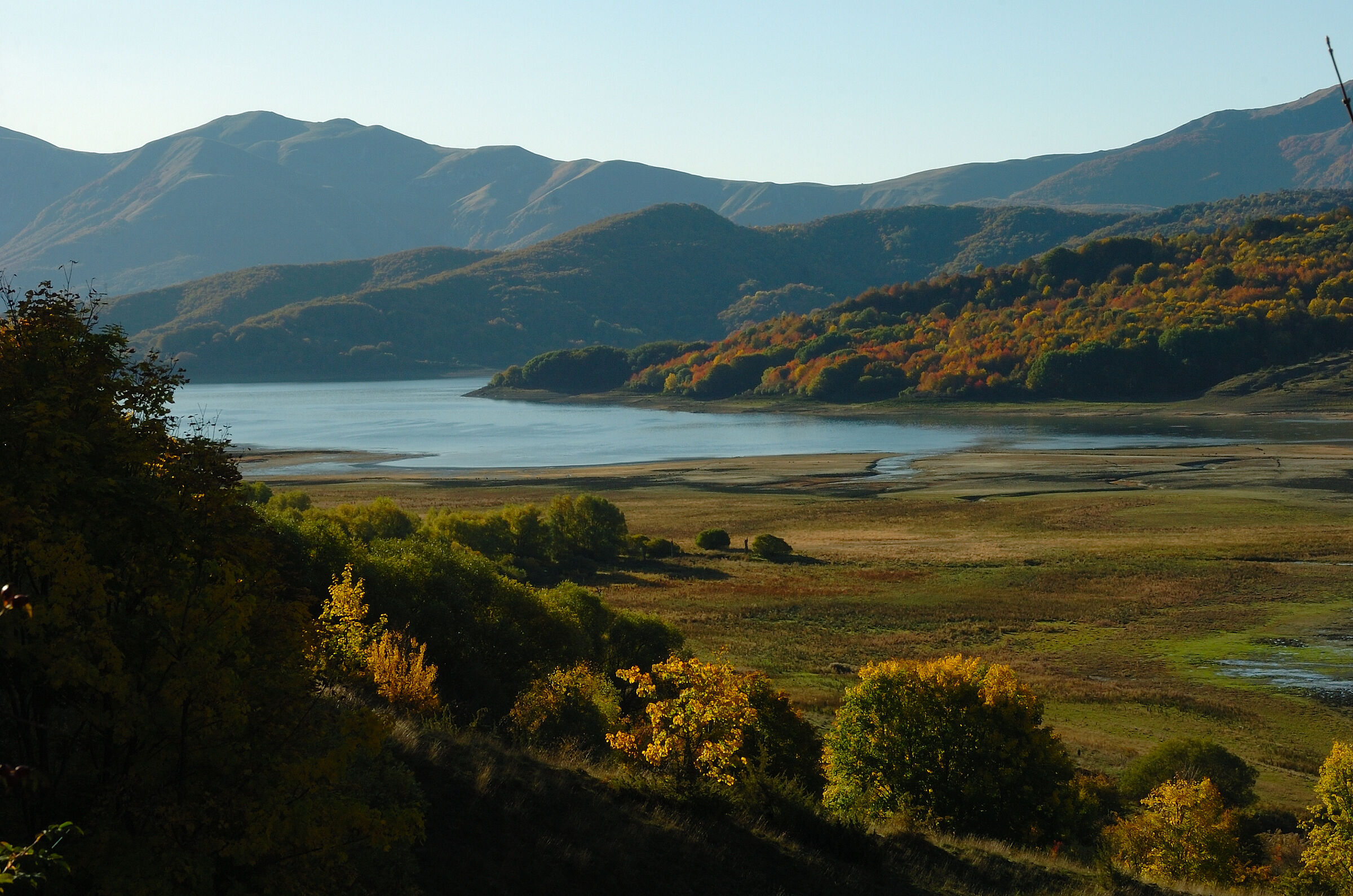 Lago autunnale