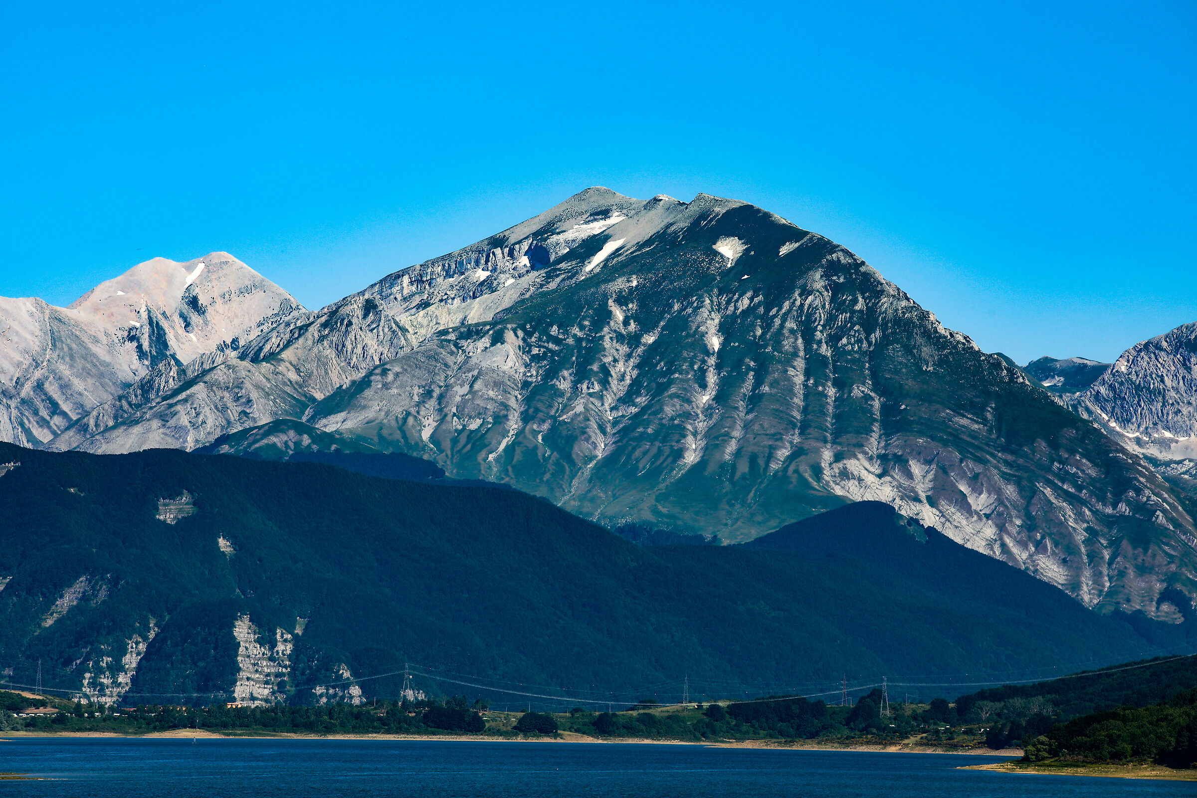 Lago di Campotosto and Laga Mountains