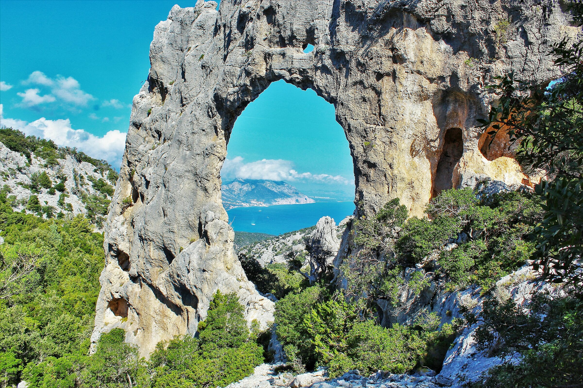 Arco di Lupiru 1-La finestra sul mare