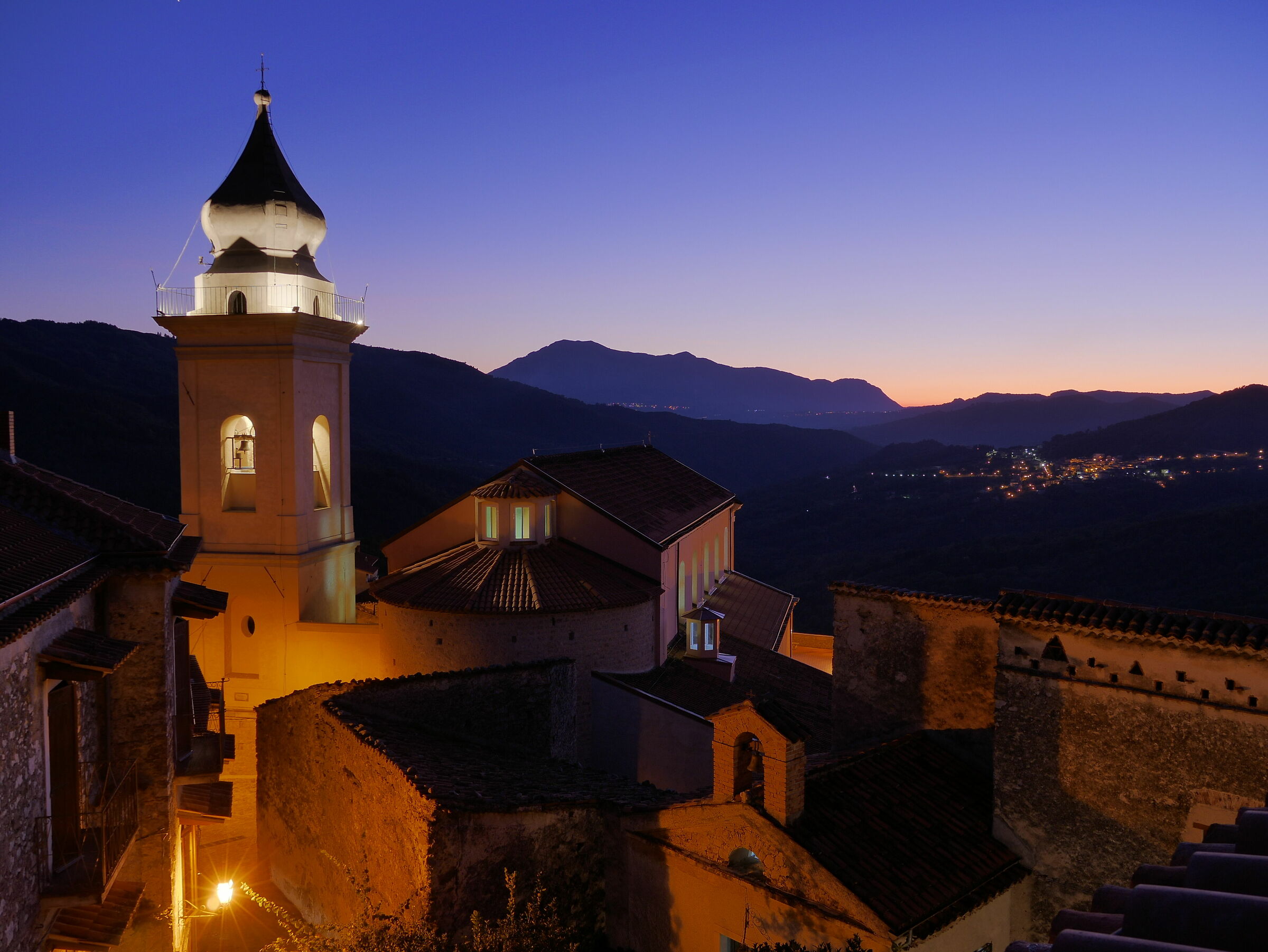 Il campanile illuminato - Morigerati (sa)