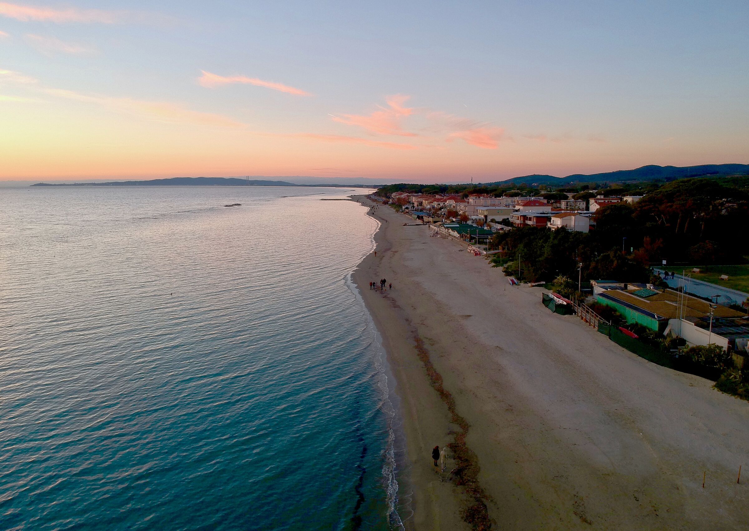 Linee dalla costa toscana
