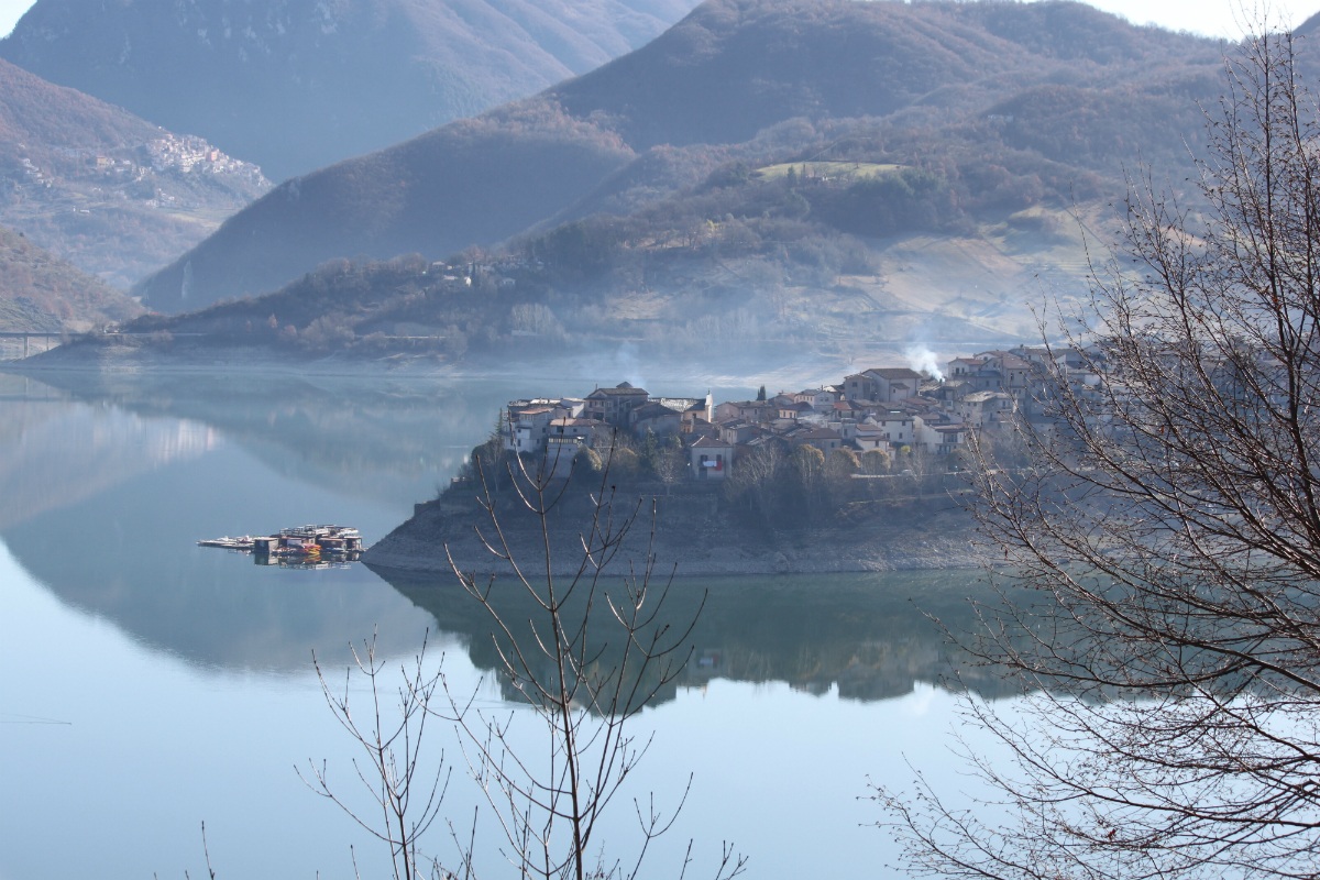 L'altra sponda (Castel di Tora)
