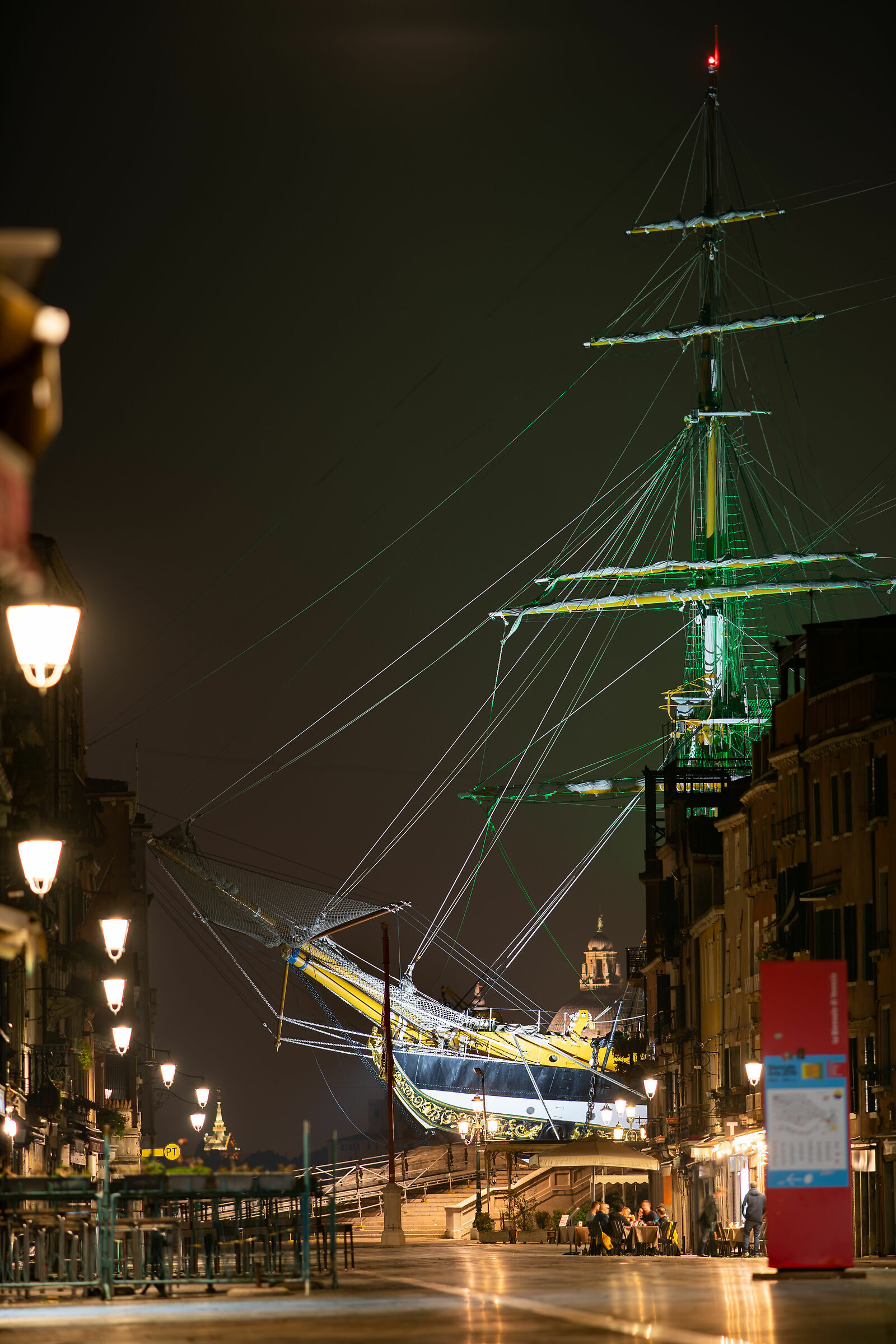 Nave Vespucci in città