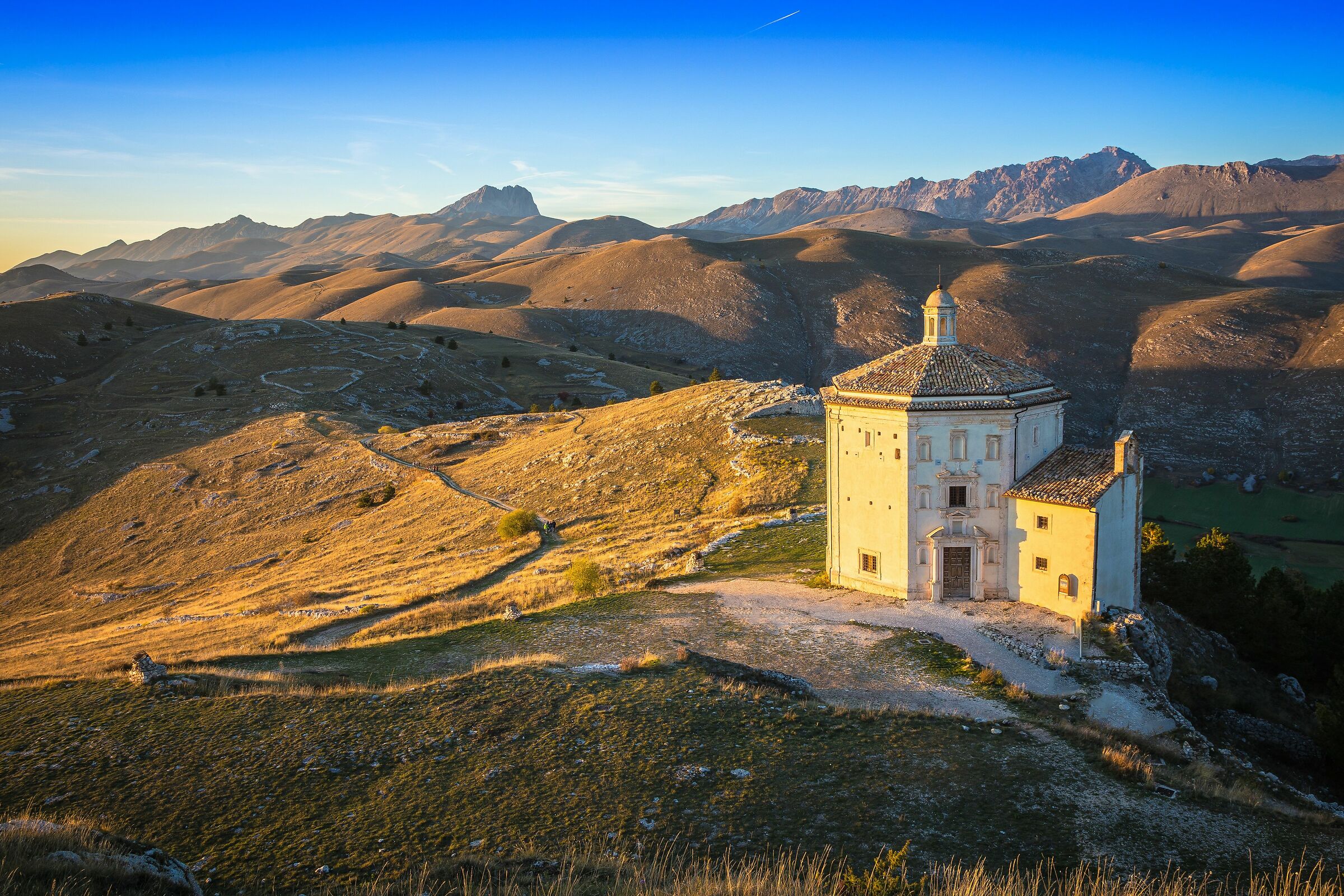 lights and shadows on calascio fortress
