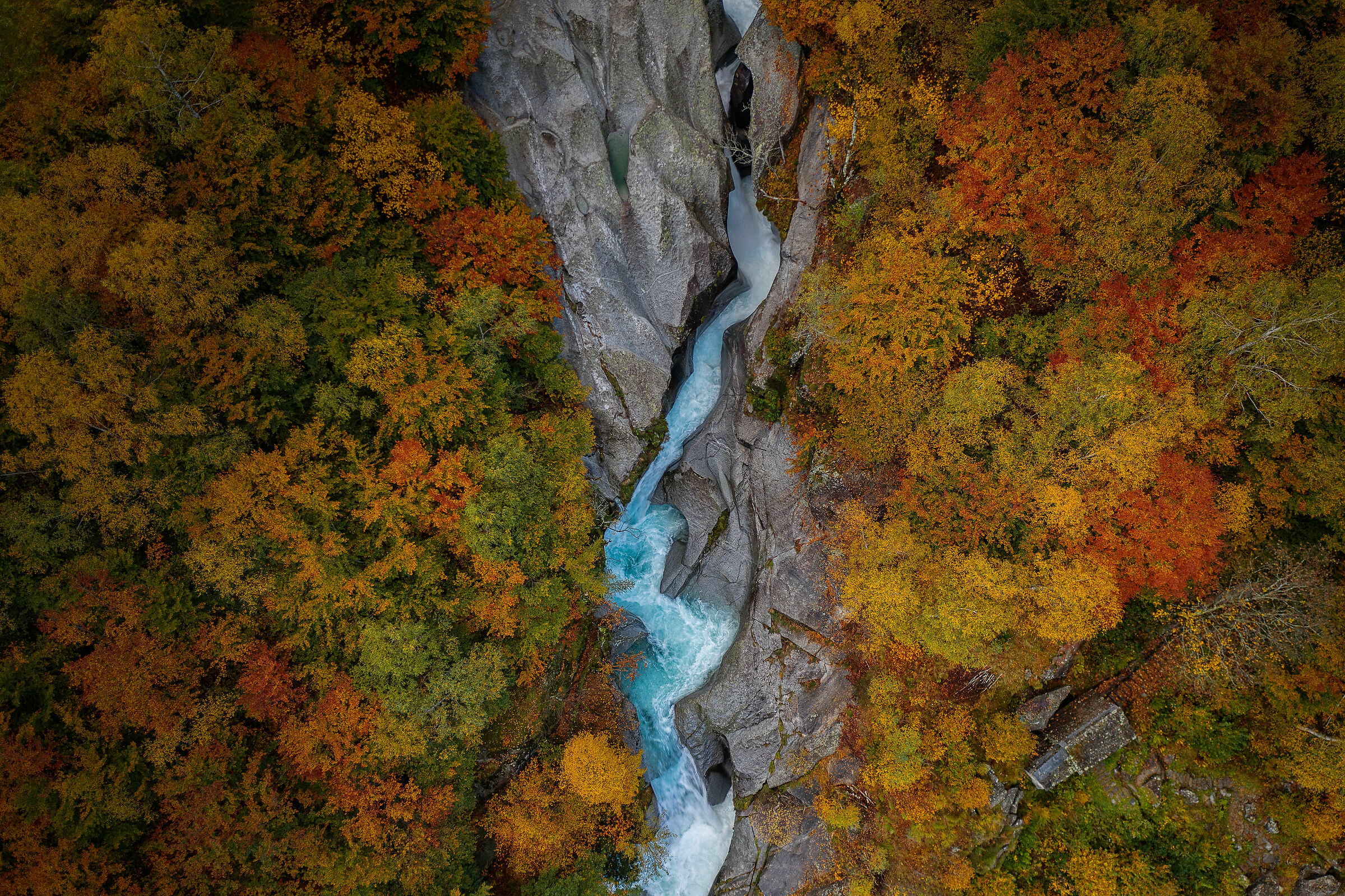 In mezzo scorre il fiume