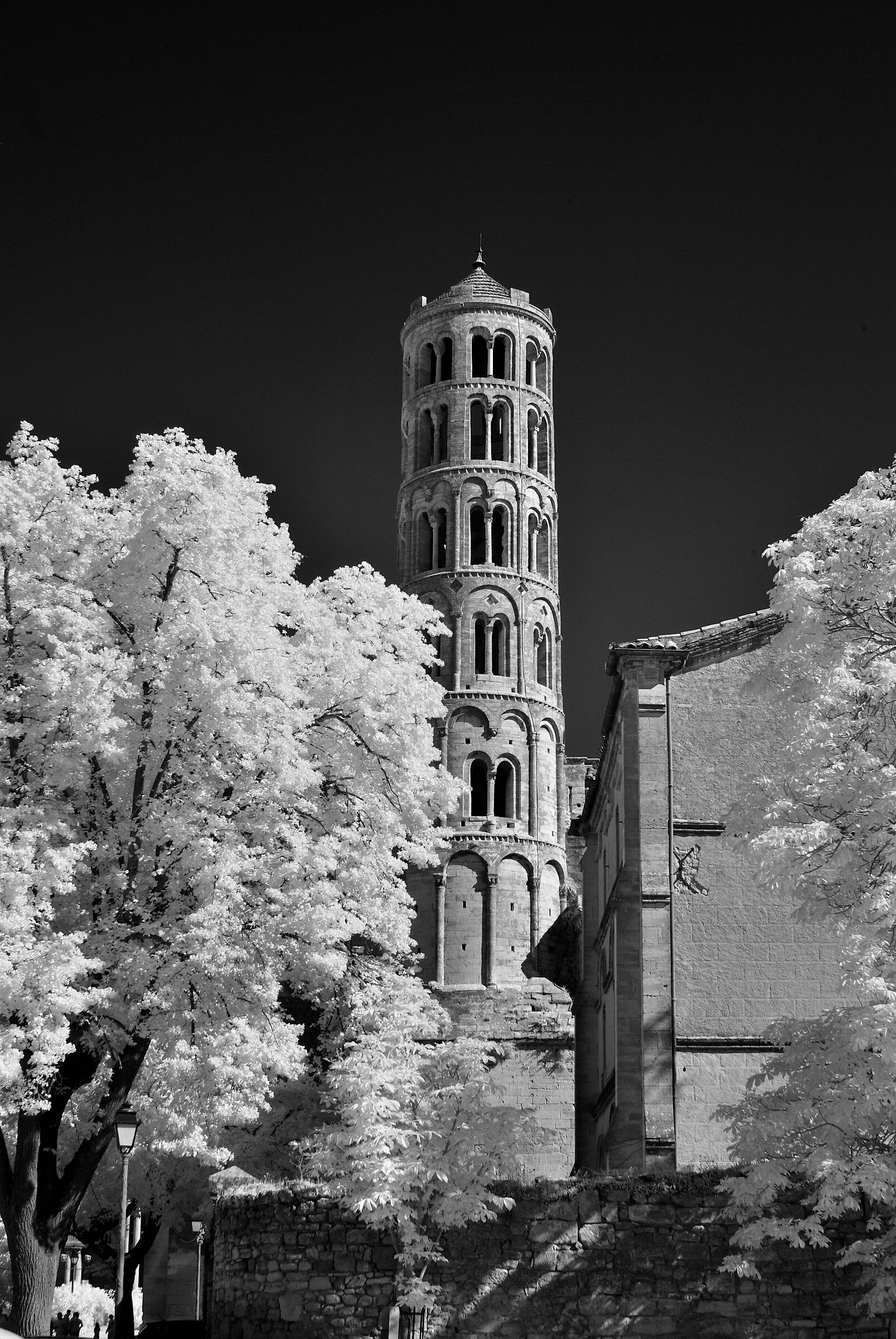 Cathédrale Saint-Théodorit et Fenestrelle-Uz&e...