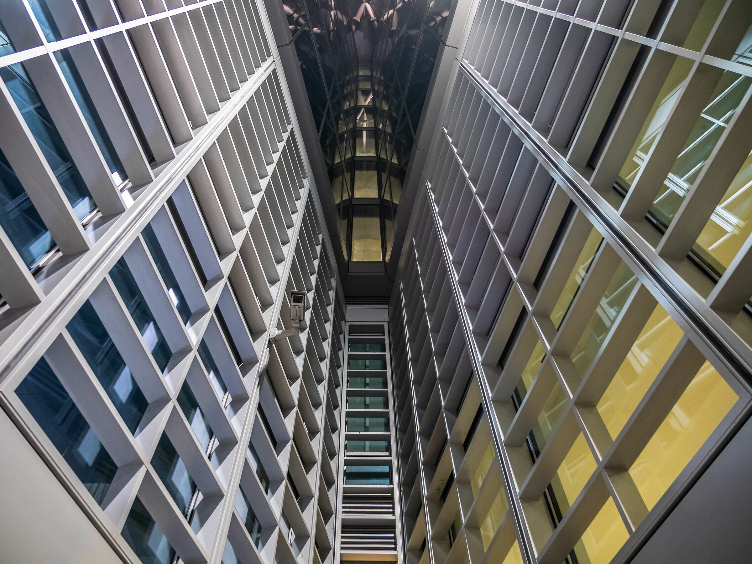 Symmetries - Palazzo Lombardy Region