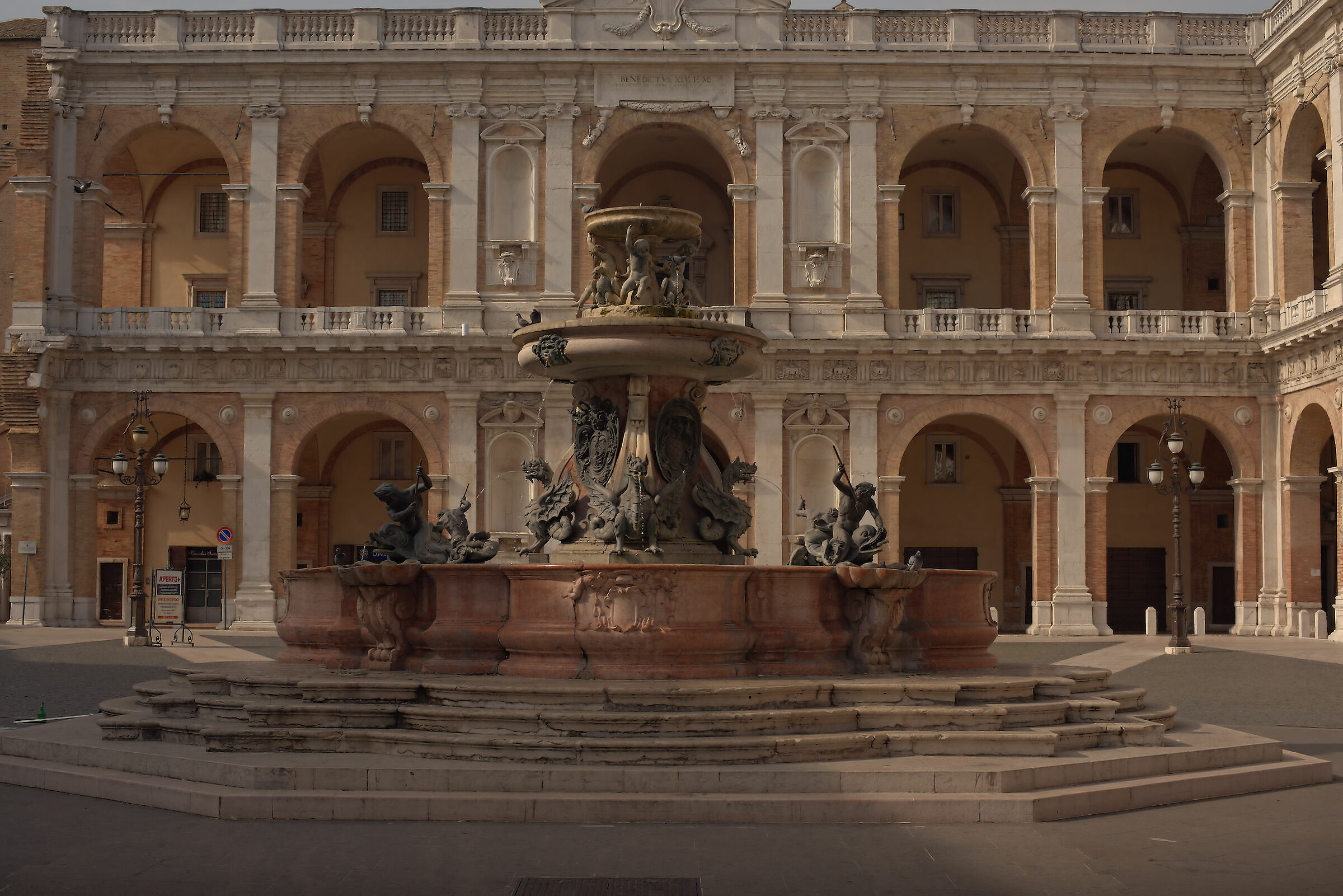 Fontana della basilica di Loreto