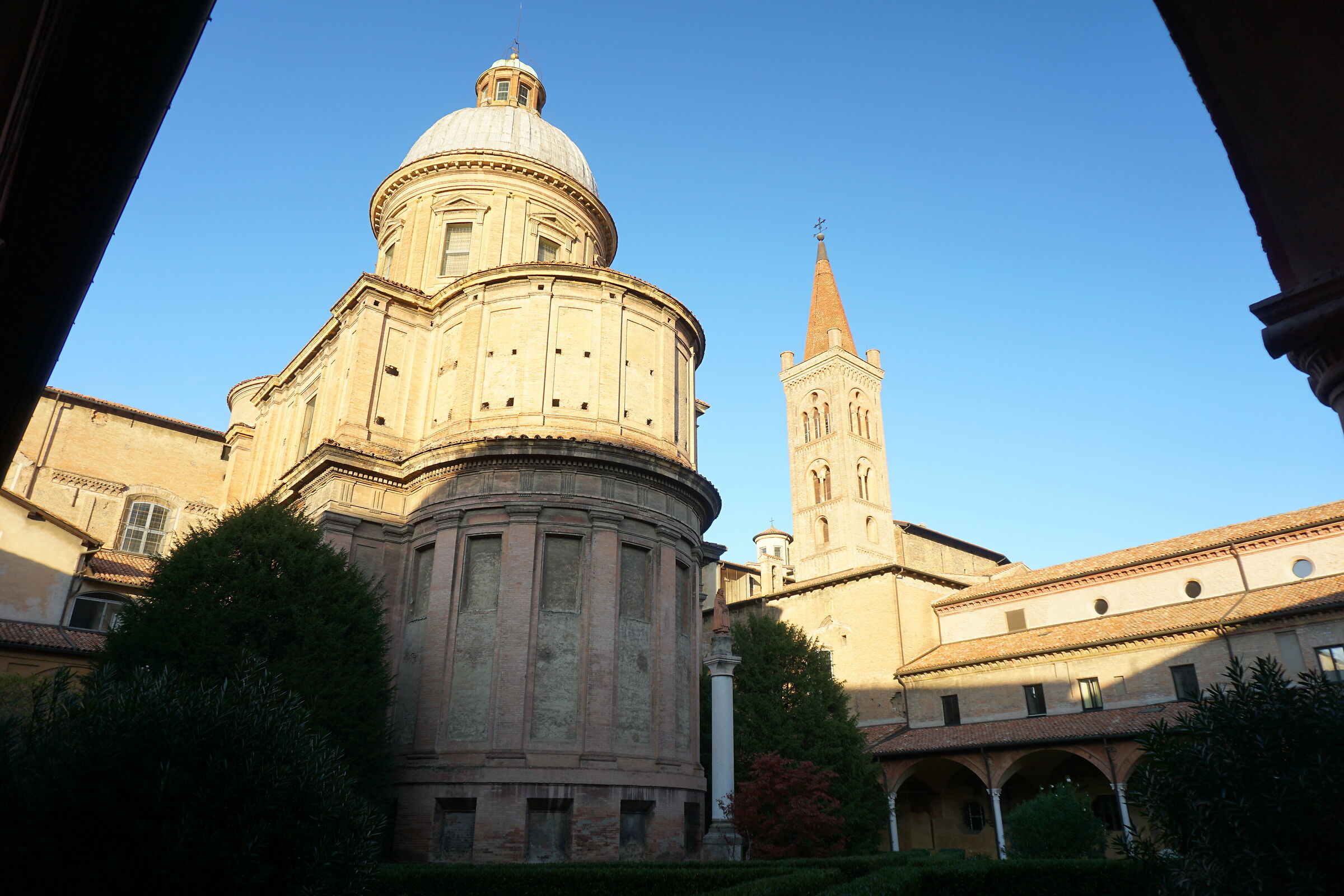 Chiostro, abside e campanile di San Domenico