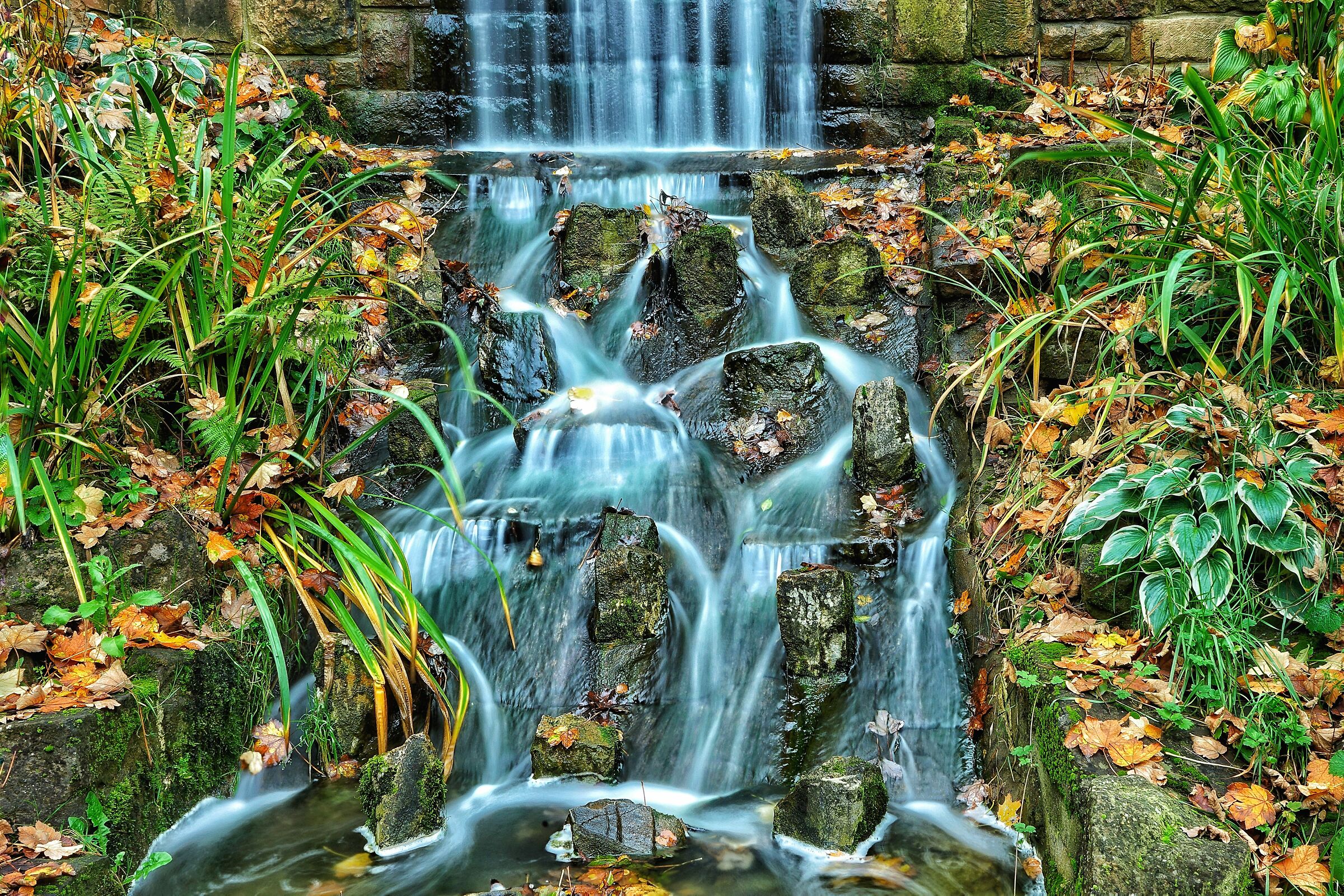 Piccola cascata nel parco di Bad Nauheim