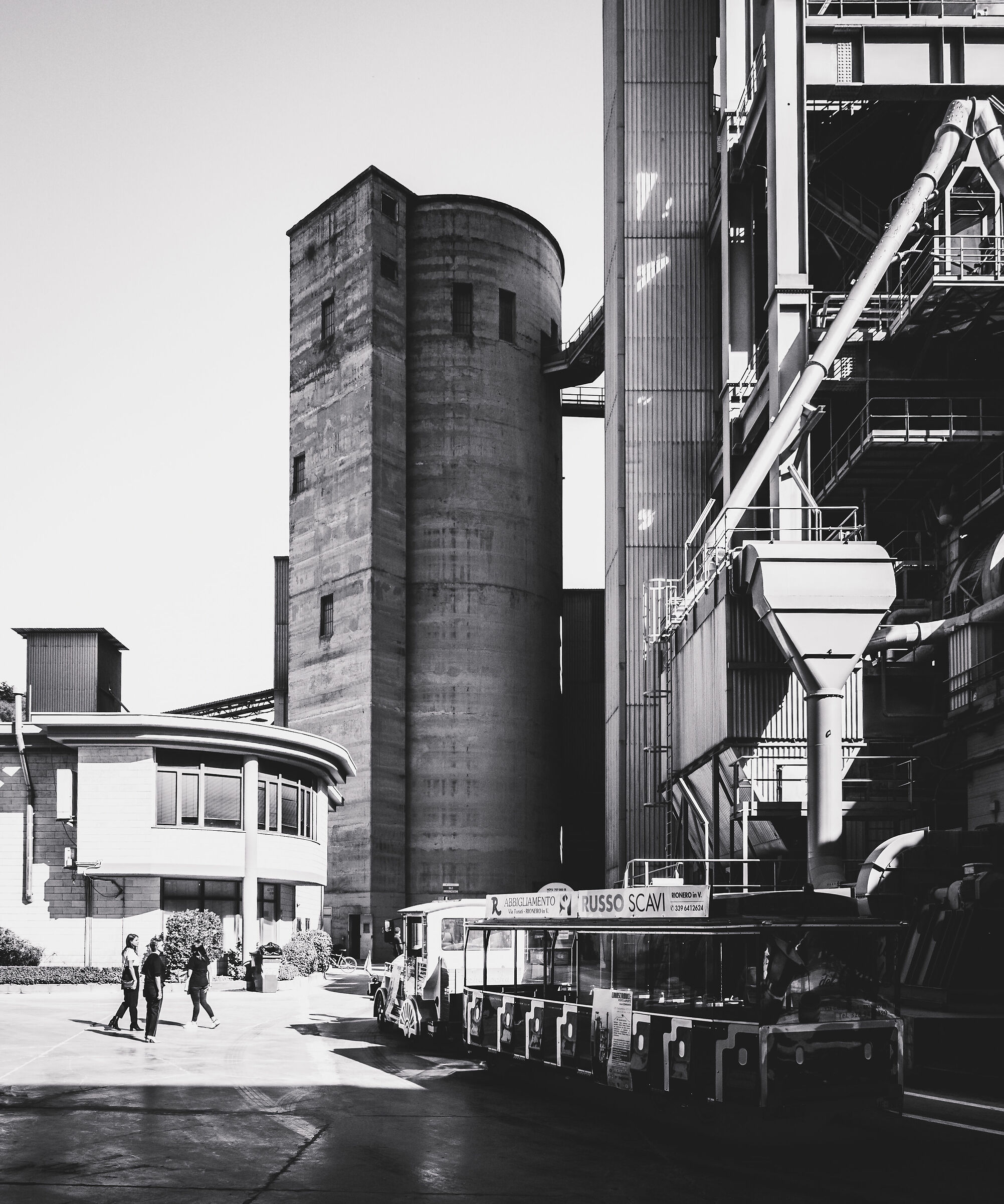 Visita alla cementeria