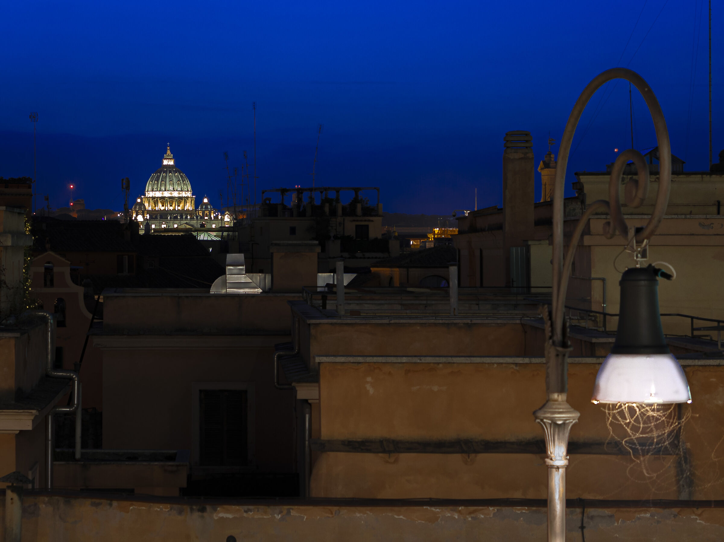 Notturno romano con volo d'insetti