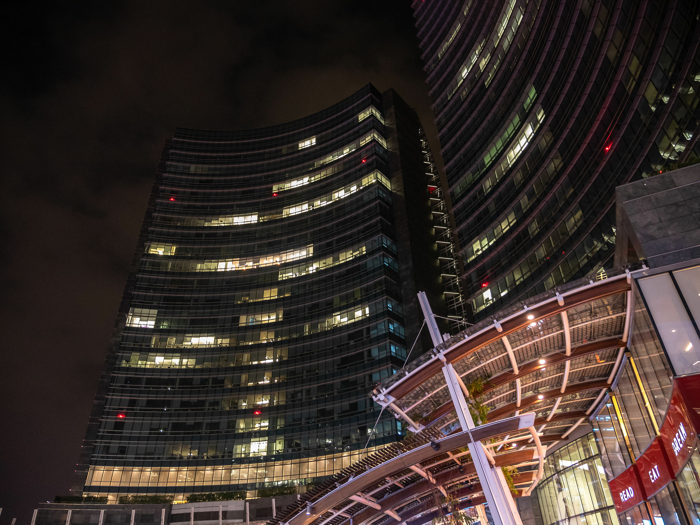 Piazza Gae Aulenti - Milan