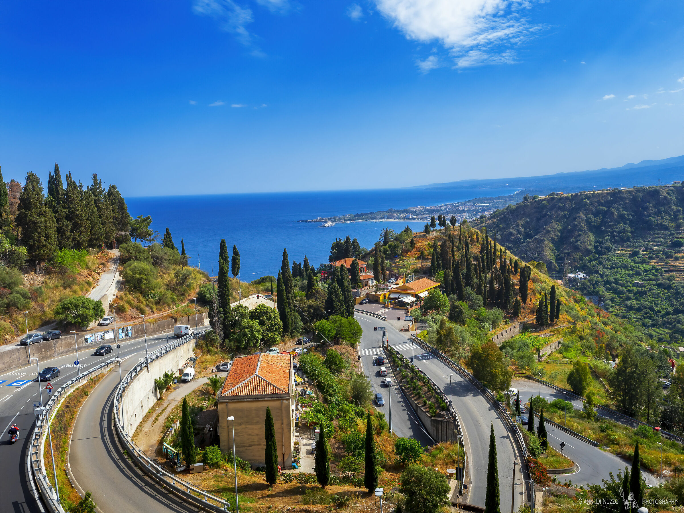 Vista sul porto di Giardini Naxos
